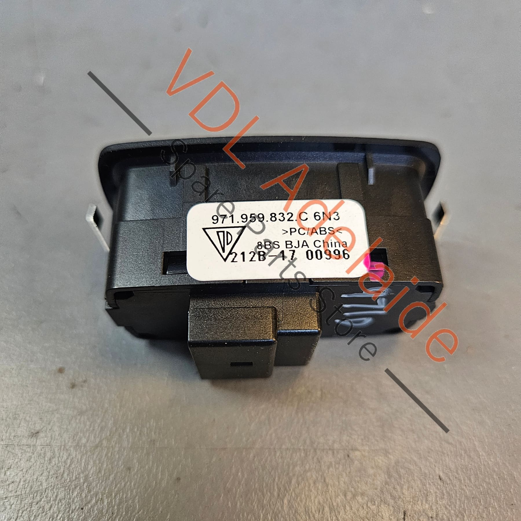 Porsche Cayenne E3 9YA 9YB Panamera 971 Tailgate Boot Open Close Button Switch 971959832C - Image 2