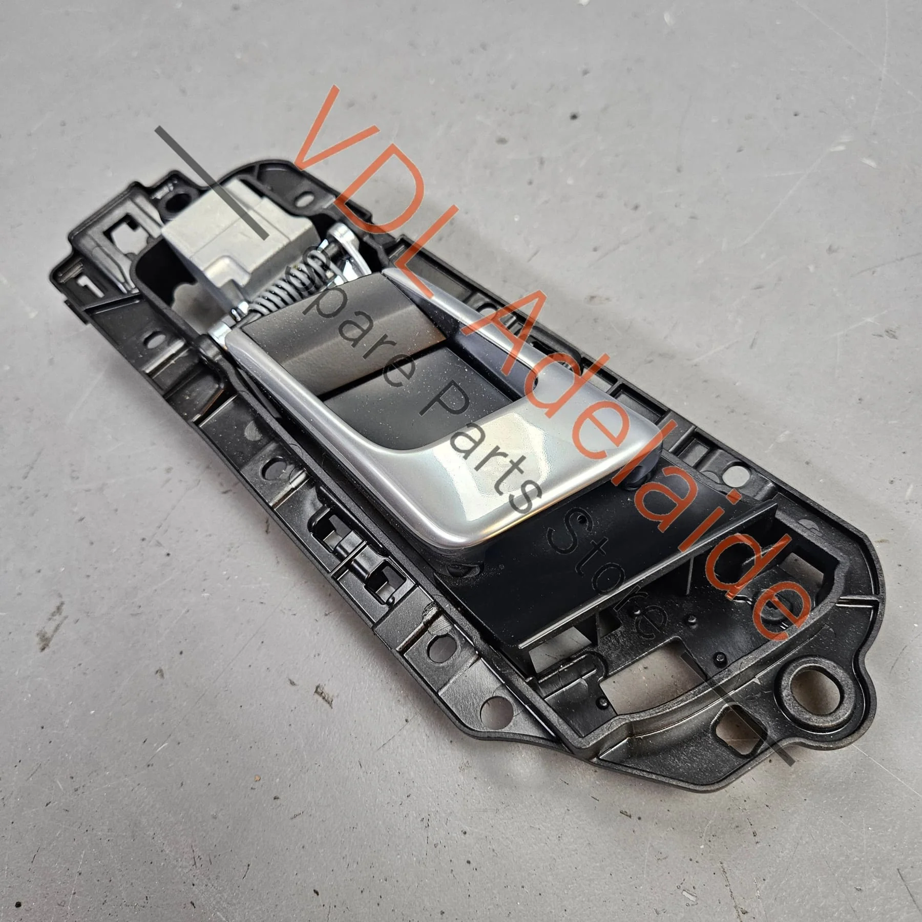 Porsche Panamera Left Side Interior Door Handle Pull Actuator w Trim 971837019C CZO suits front or rear - Image 2