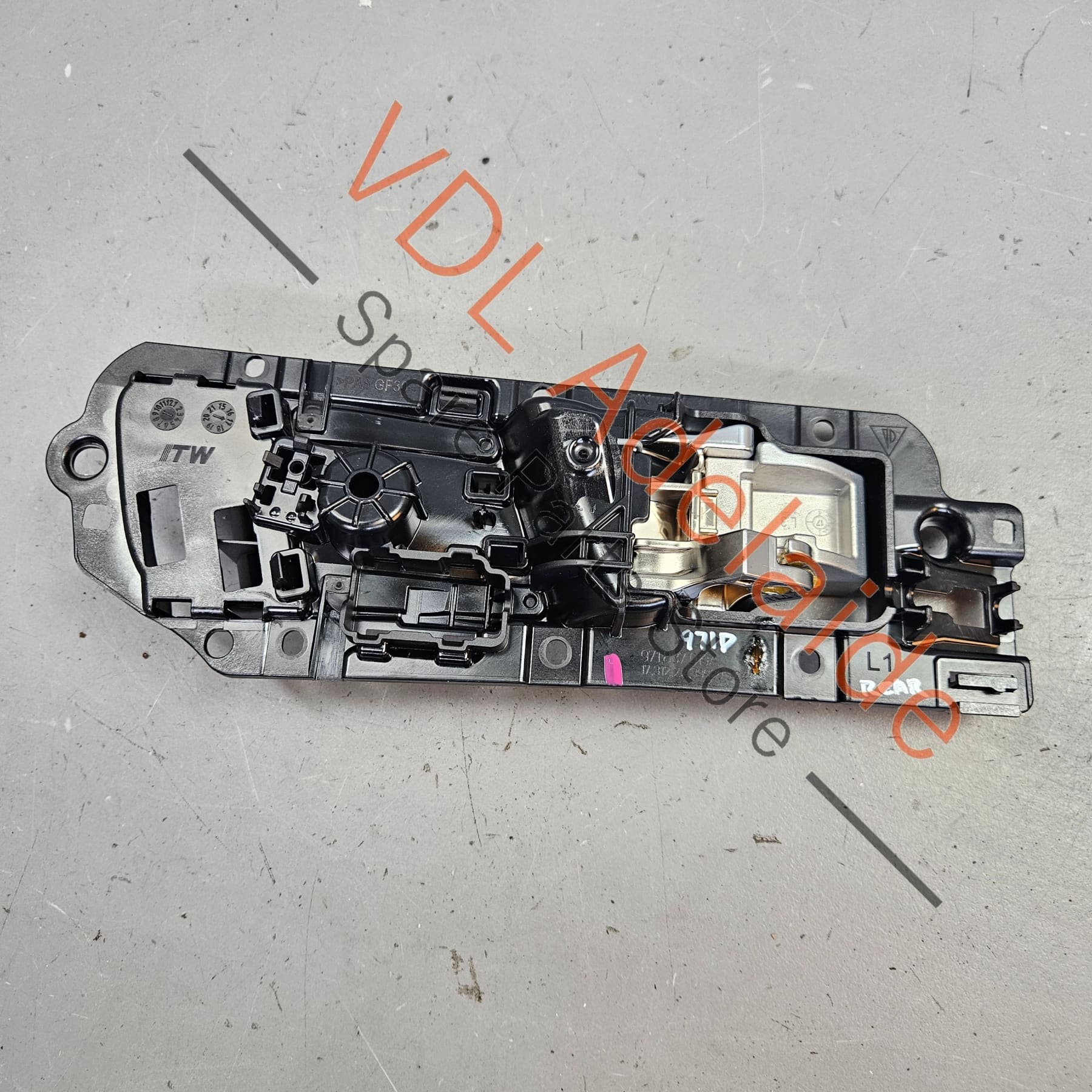 Porsche Panamera Left Side Interior Door Handle Pull Actuator w Trim 971837019C CZO suits front or rear - Image 3