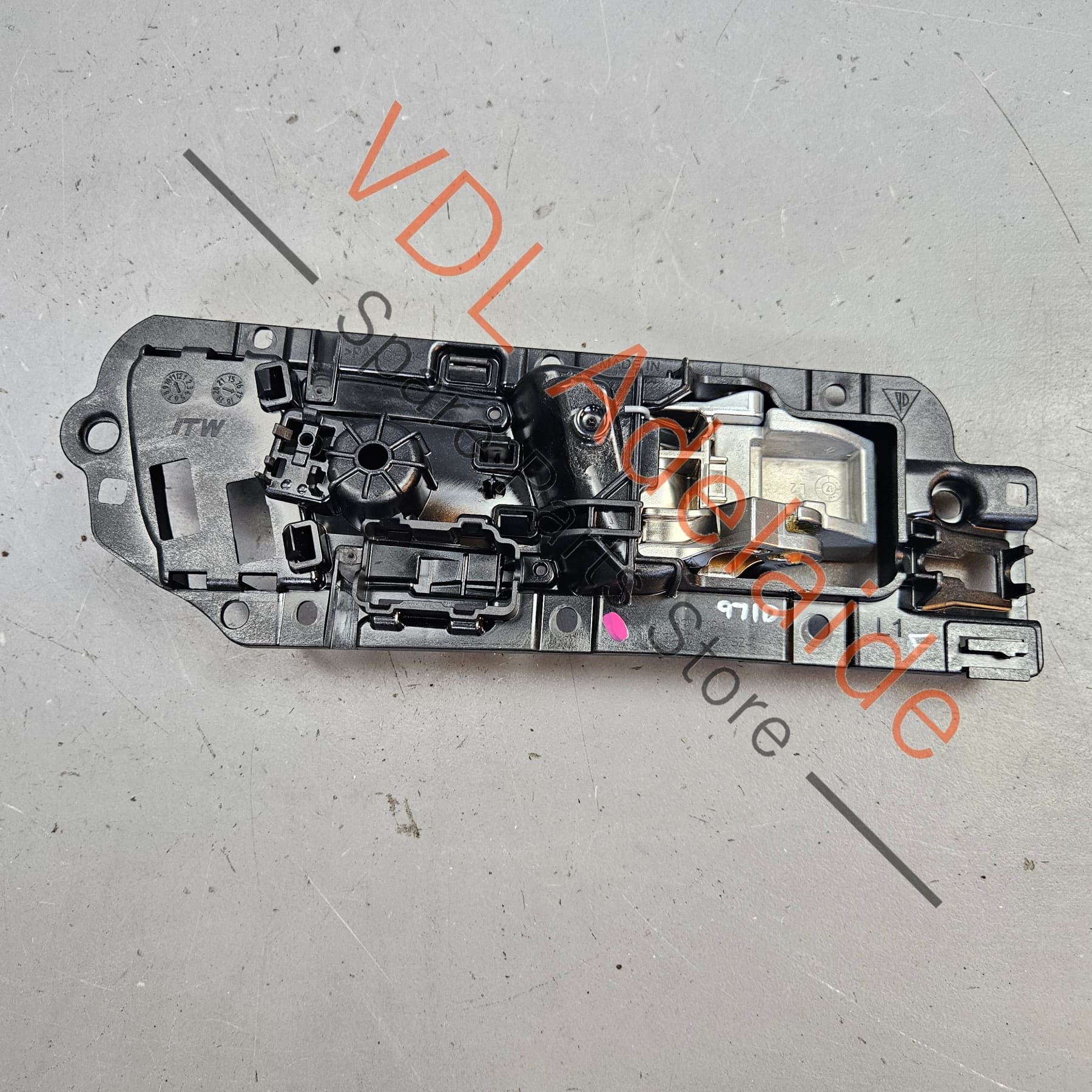 Porsche Panamera Left Side Interior Door Handle Pull Actuator w Trim 971837019C CZO suits front or rear - Image 7