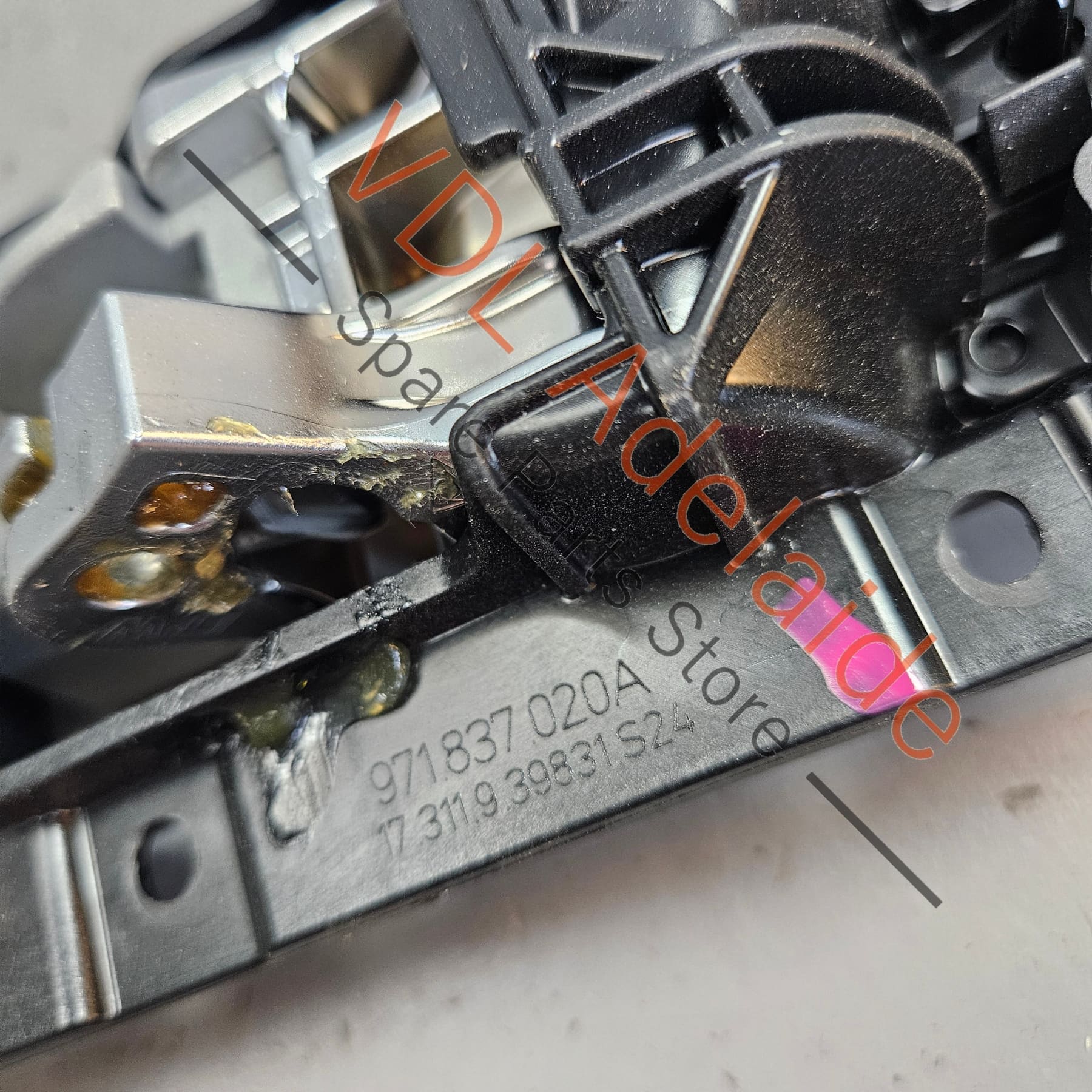 Porsche Panamera Right Side Interior Door Handle Pull Actuator w Trim 971837020C CZO suits front or rear - Image 10