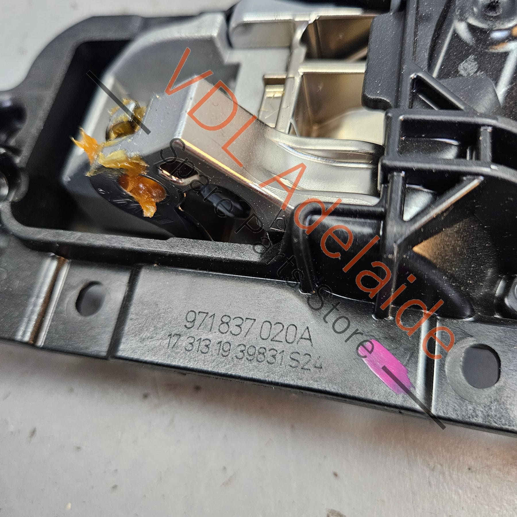 Porsche Panamera Right Side Interior Door Handle Pull Actuator w Trim 971837020C CZO suits front or rear - Image 4