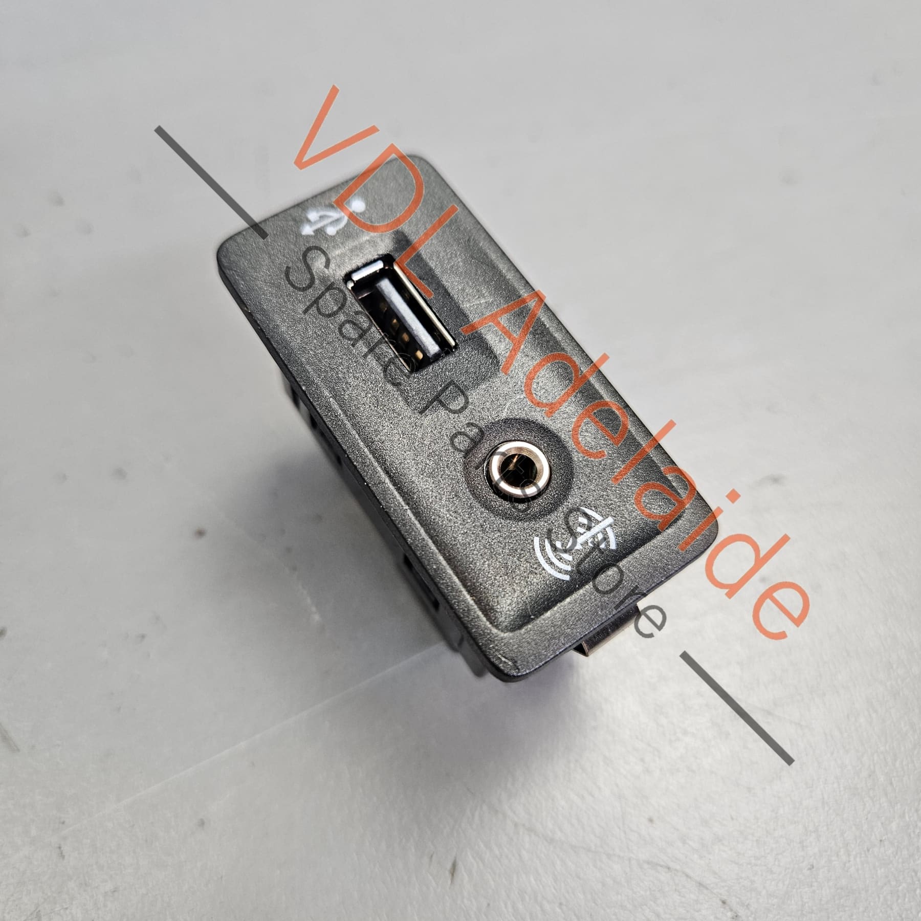 Porsche USB Audio Aux In Auxiliary Media Socket Jack 971035222A 5G0035222A