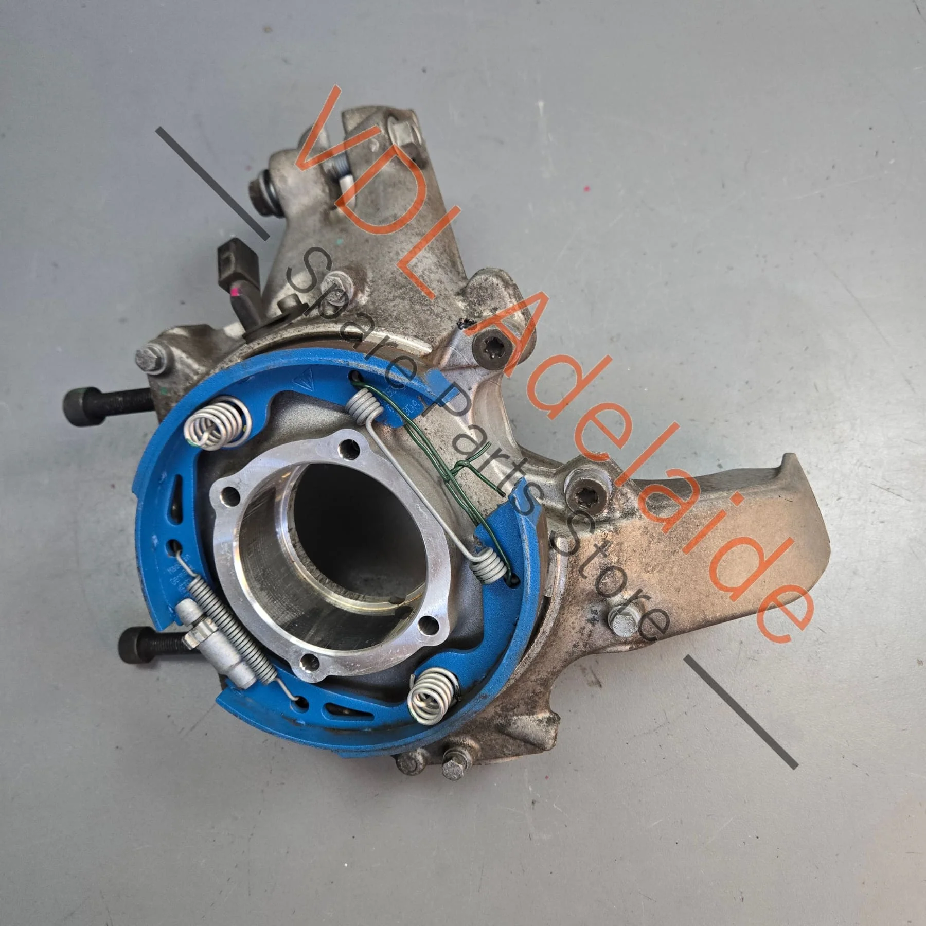 Porsche 911 Cayman Boxster Rear Left Hub Spindle Wheel Bearing Housing Knuckle 982505051J 98133165705 98133115707