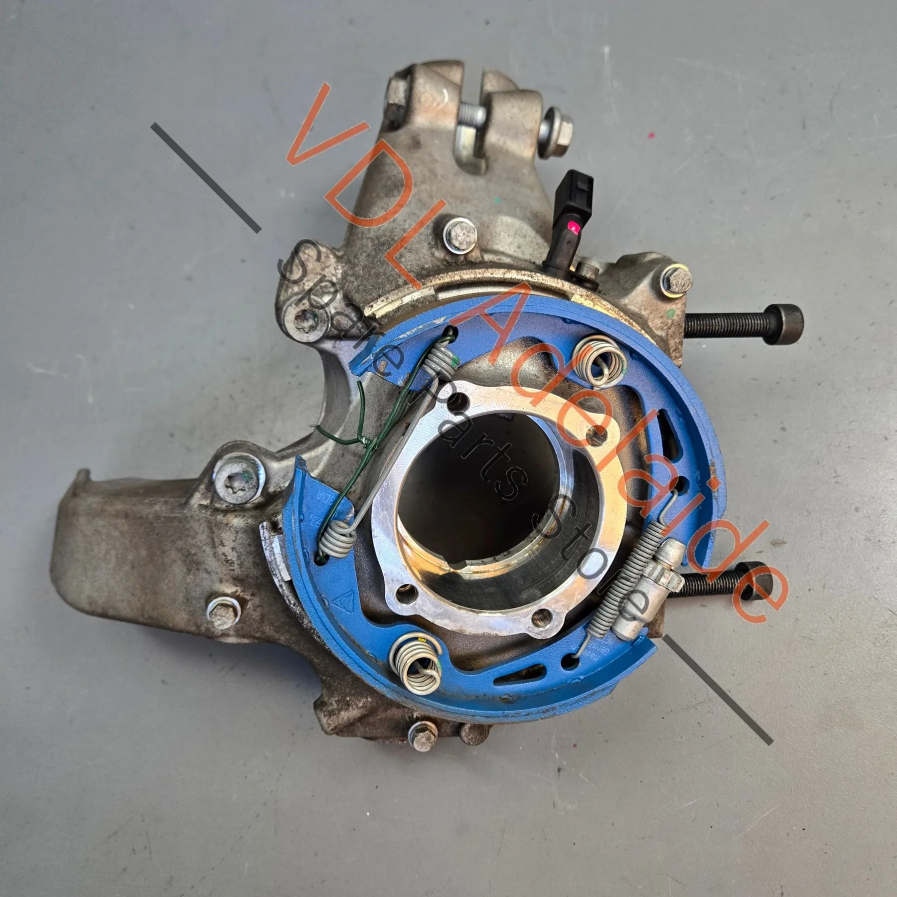 Porsche 911 Cayman Boxster Rear Right Hub Spindle Wheel Bearing Housing Knuckle 982505052J 98133165805 98133115807