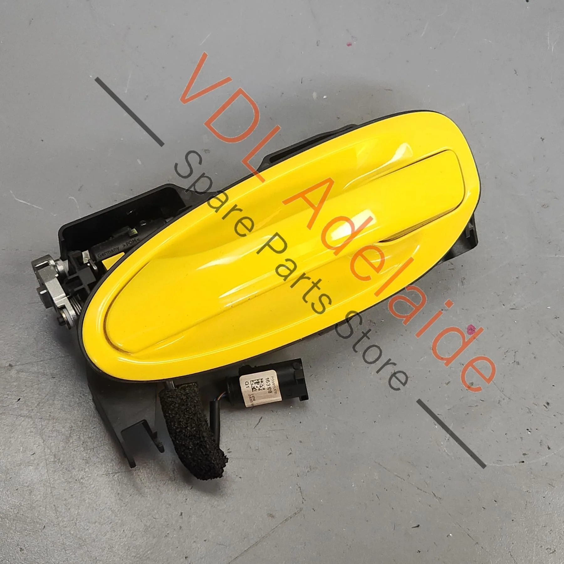 Porsche Cayman Boxster 981 Left Exterior Door Handle 98153706301 Racing Yellow 1S1, P3 / 1S1