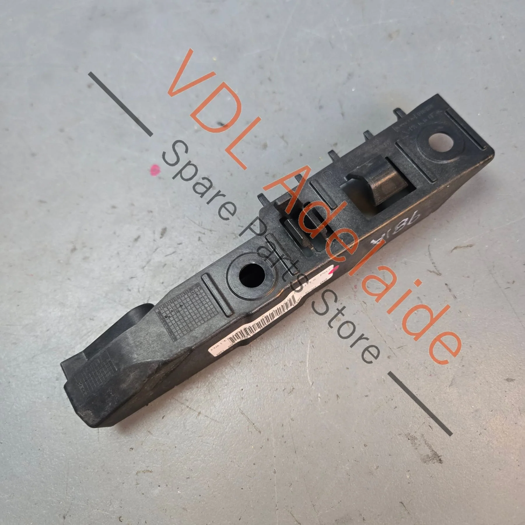 Porsche Boxster Cayman Right Front Bumper Retaining Bracket 98150553600