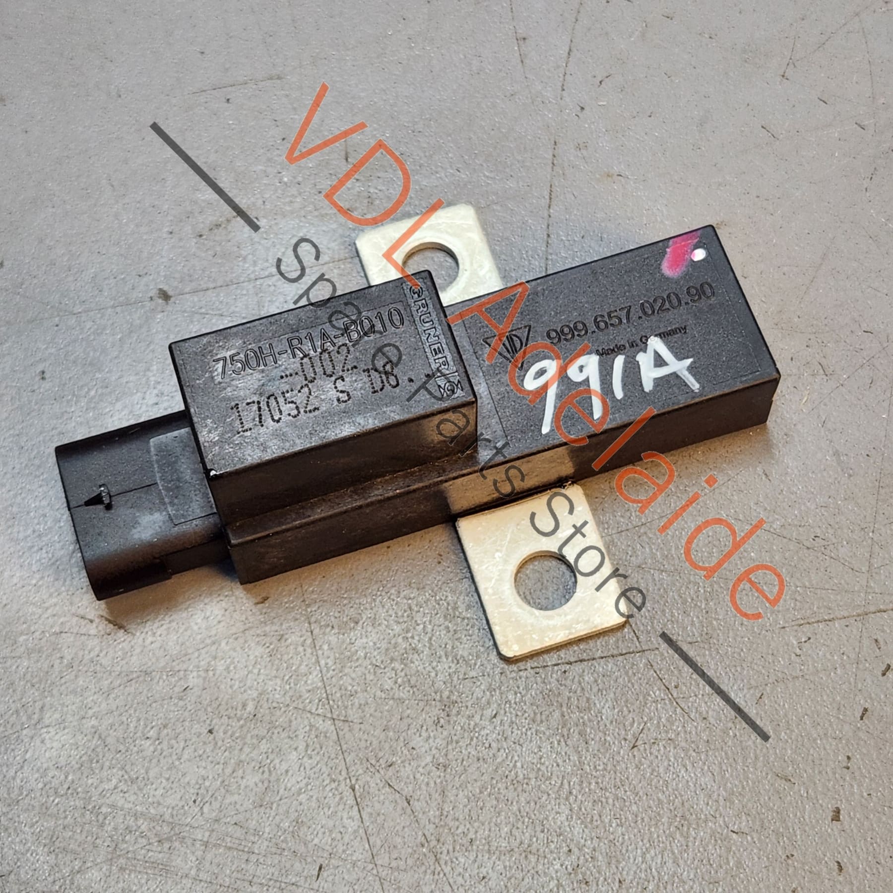 Porsche 911 981 Battery Isolation Fuse Pyro 99965702090
