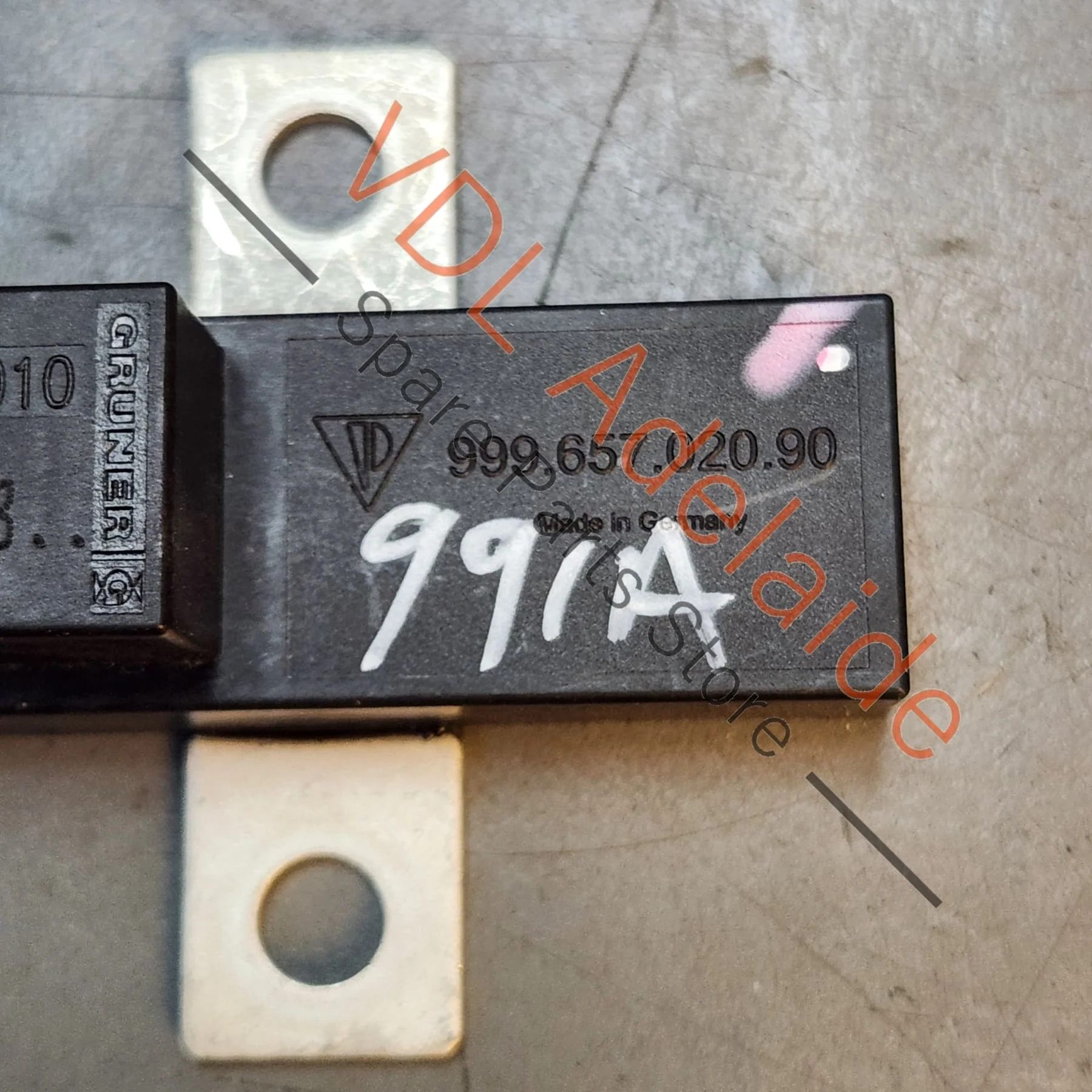 Porsche 911 981 Battery Isolation Fuse Pyro 99965702090 - Image 2