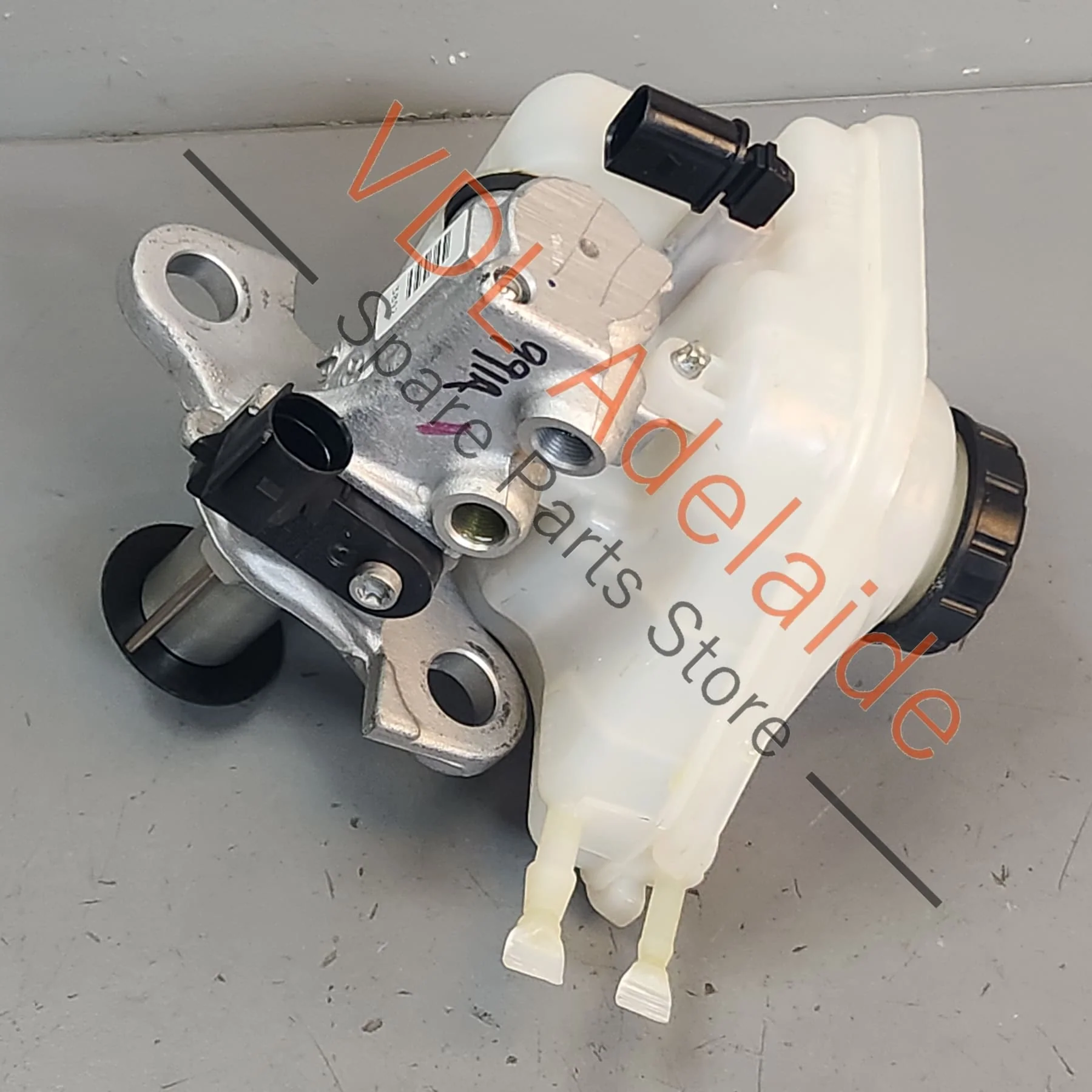 Porsche 911 Brake Master Cylinder & Reservoir 99135513027 99135513029 - Image 2