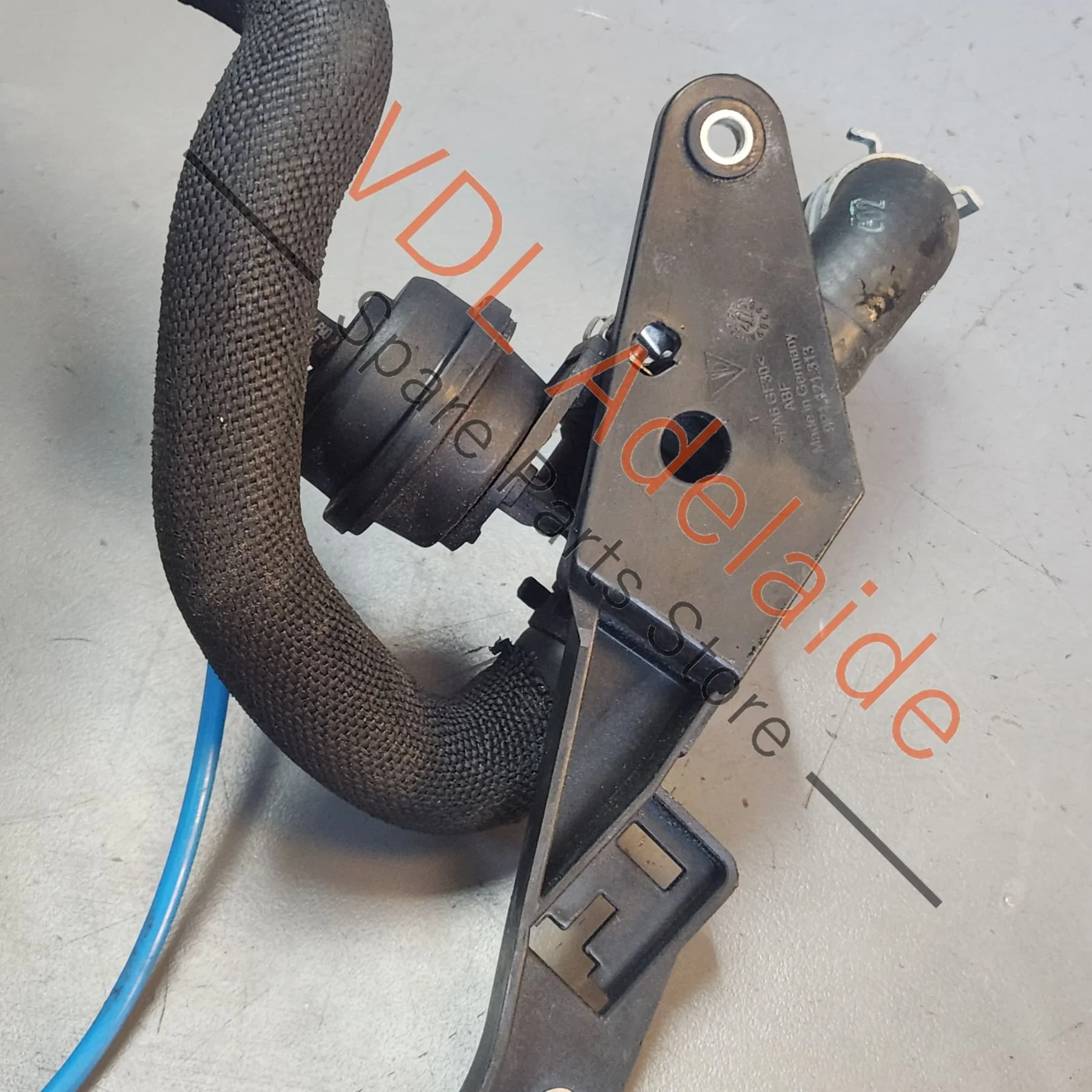 Porsche 911 Coolant Regulator Valve 9P1121626 9P1317233 - Image 3