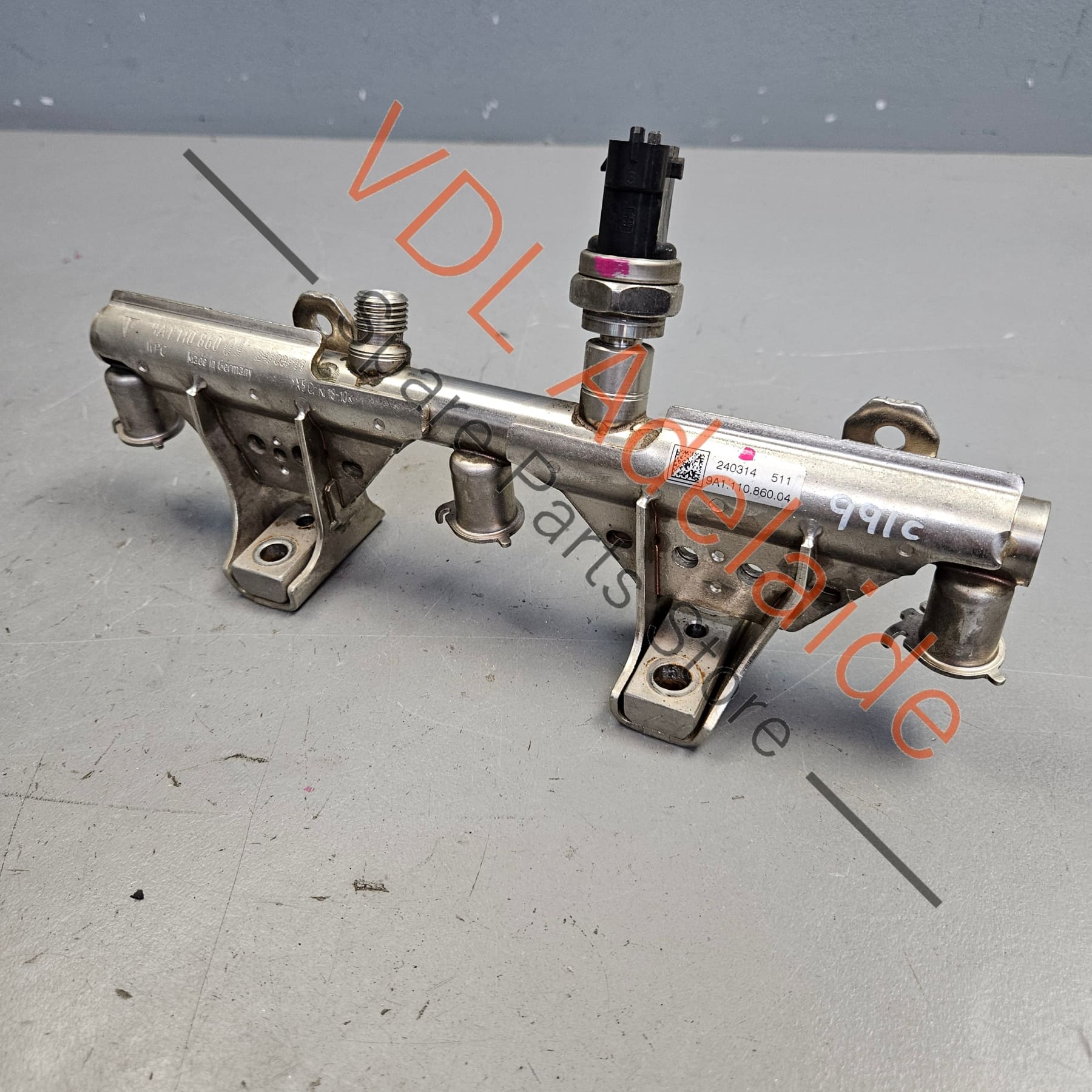 Porsche 911 Fuel Distribution Pipe & Pressure Sensor Cyls 4-6 9A111086004 94860623003