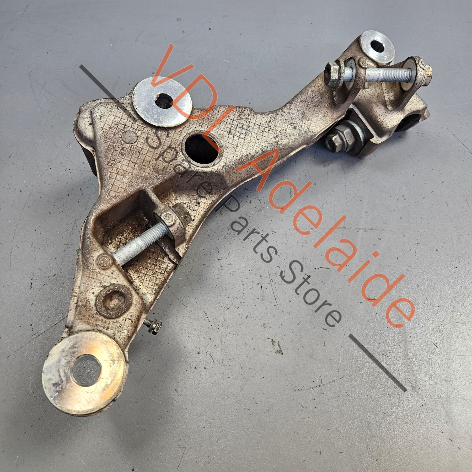 Porsche 911 Rear Suspension Mounting Bracket Right Side 9913315210 99133115211