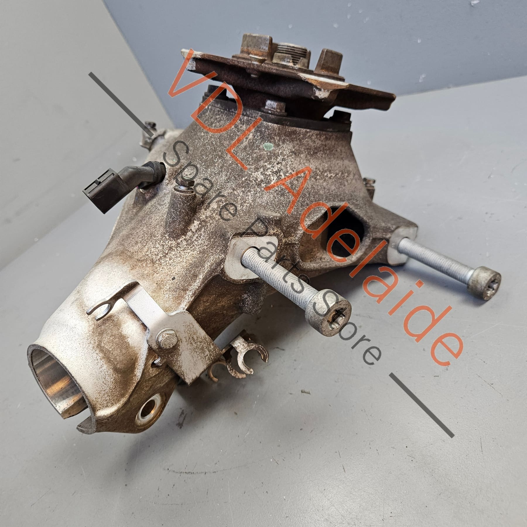 Porsche 911 Boxster Cayman Front Left Hub Knuckle Wheel Bearing Housing 99134115706