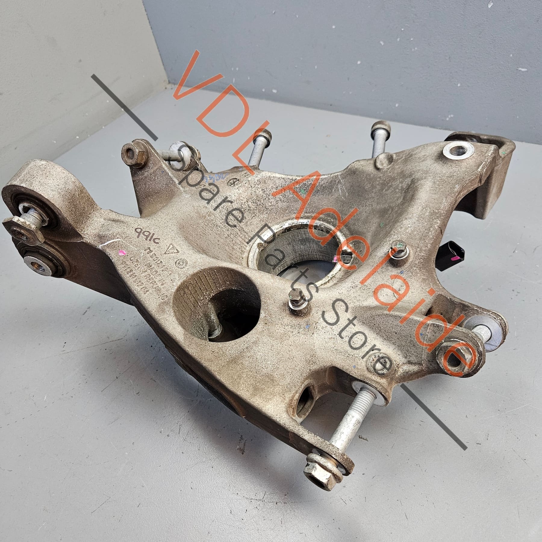 Porsche 911 991 Right Rear Wheel Hub Bearing Housing 99133111205 - Image 5