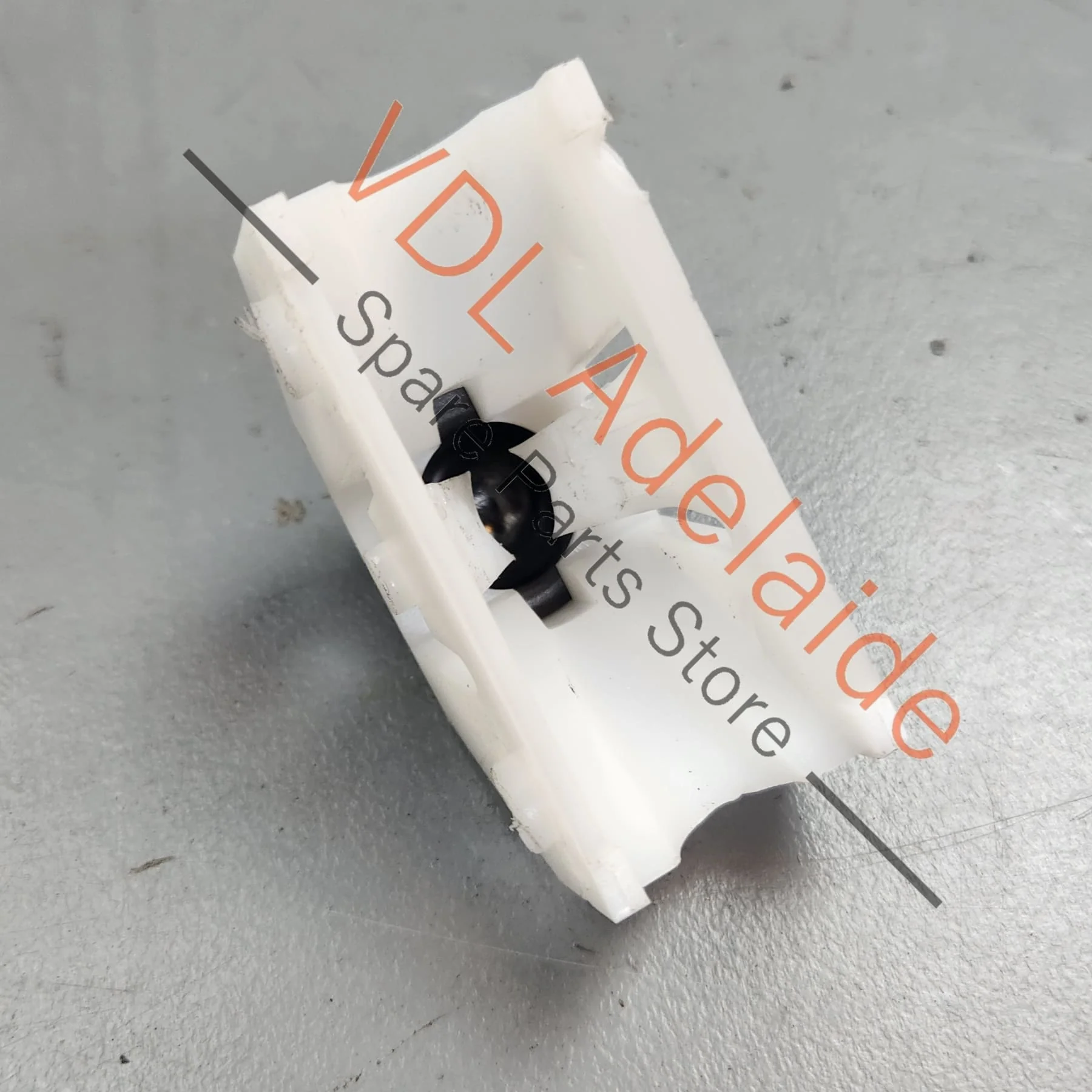 Porsche 911 991 Brake Pedal Retaining Clip 1J0721165 - Image 4