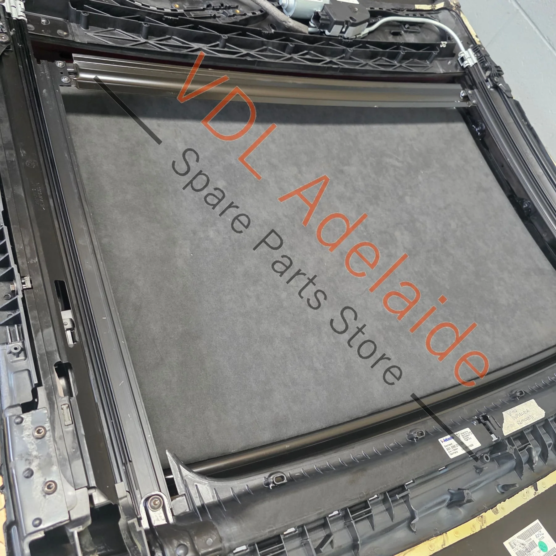 Porsche 911 991 Sliding Roof with Frame & Trims - Image 12