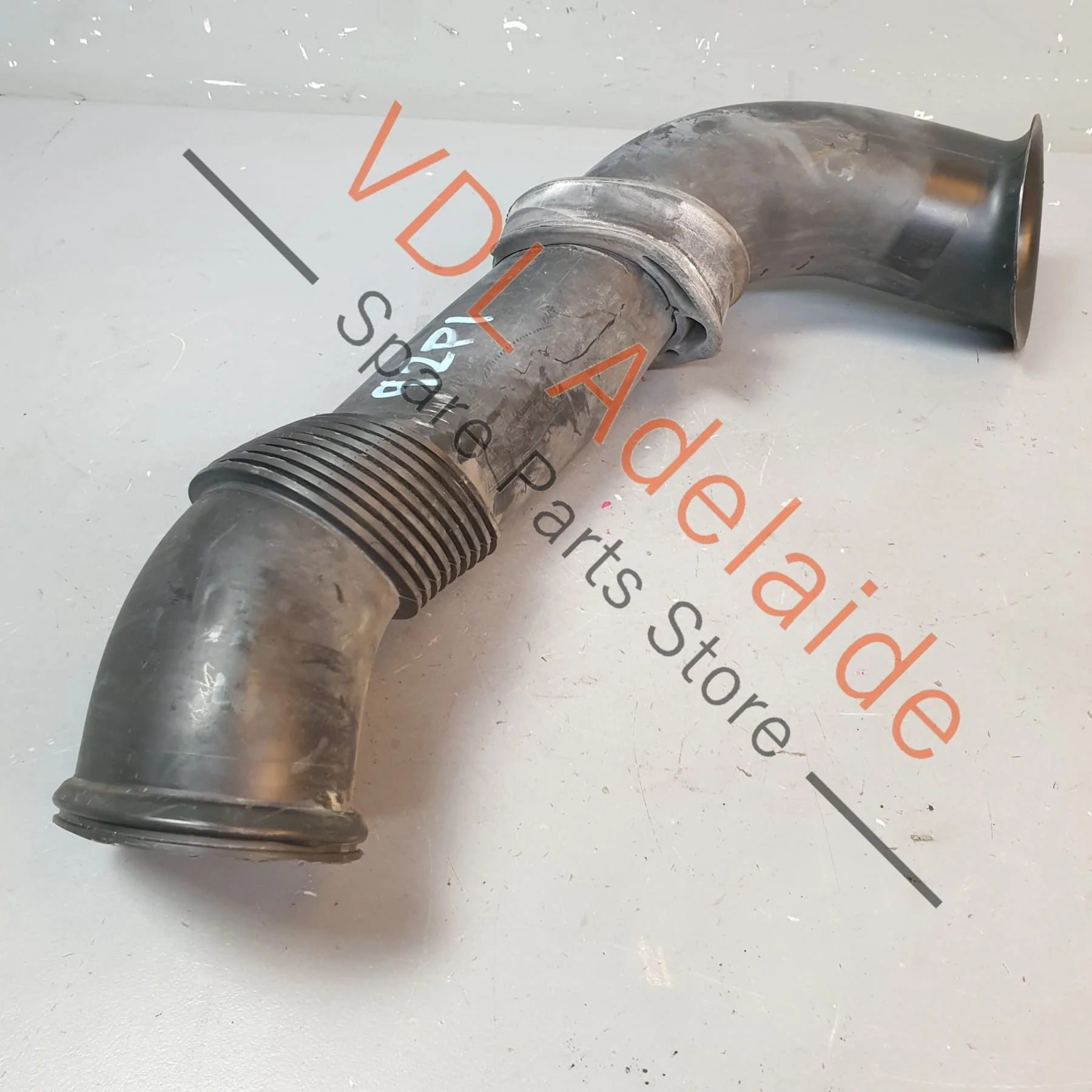 Porsche Right Side Air Intake Duct Pipe Tube Hose 7L5128752 95511010310