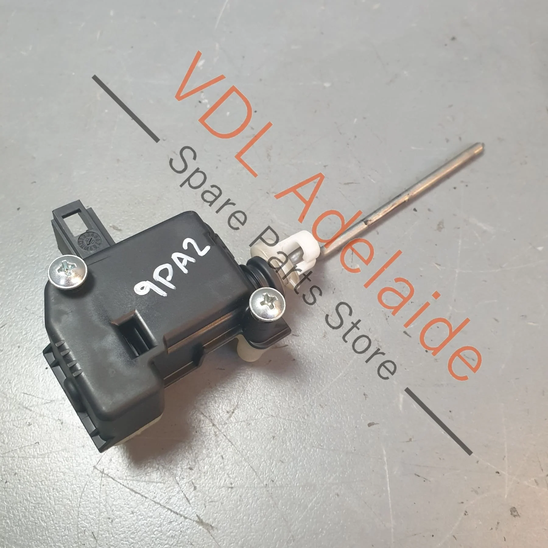 Porsche Cayenne 9PA 955 957 Fuel Door Release Mechanism Actuator 95562477302 7L5810773 - Image 2