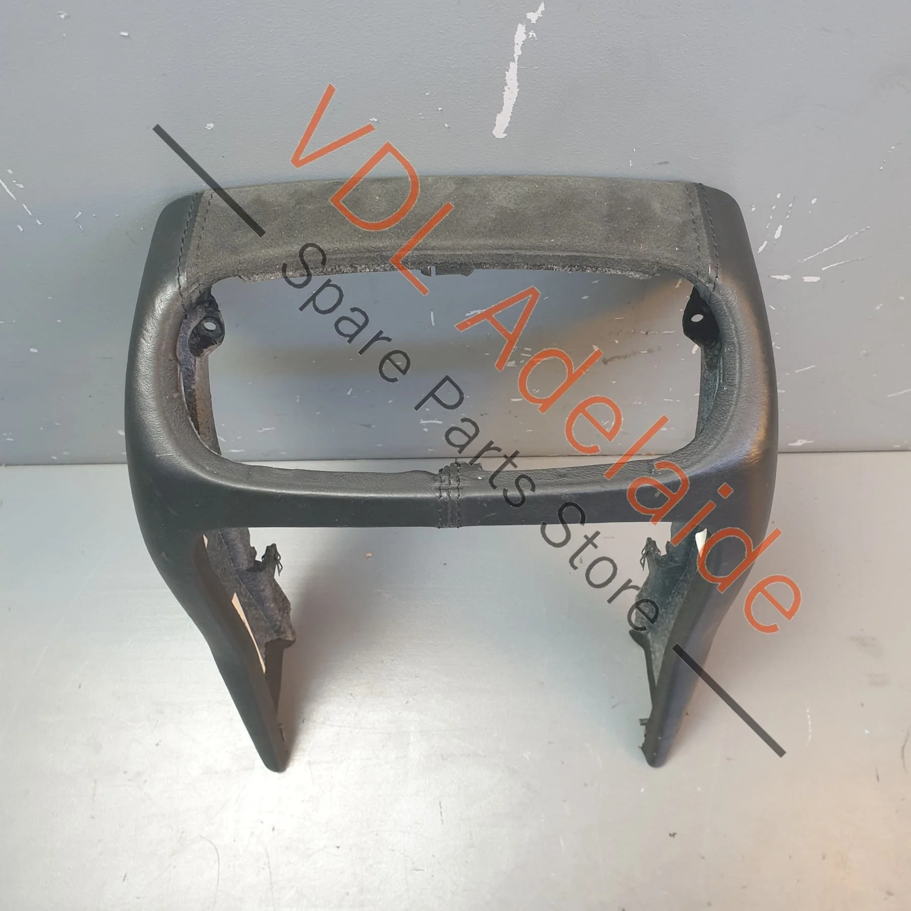 Porsche Cayenne GTS 9PA Rear Console Air Vent Leather Trim 95555250110 8YR - Image 2