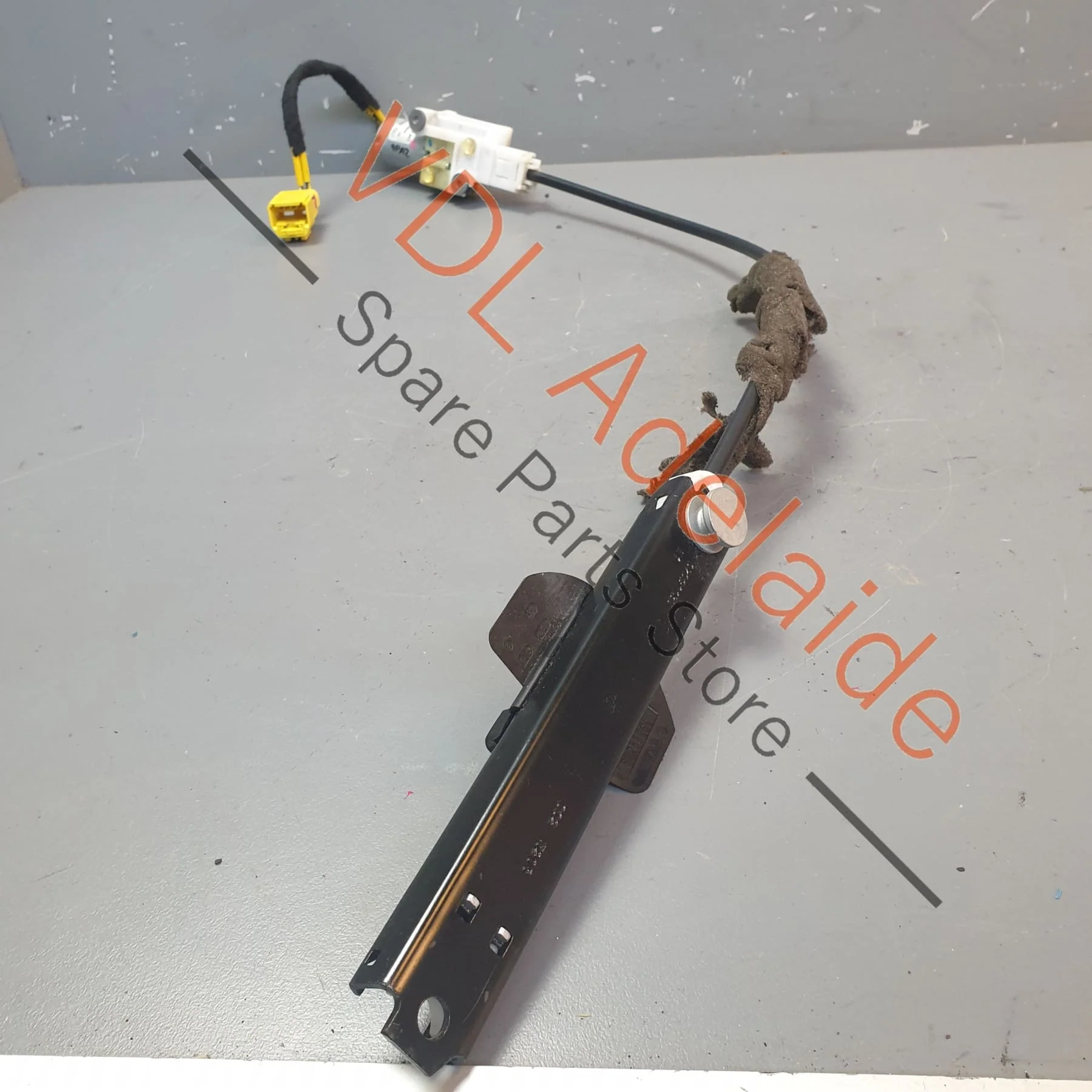 Porsche Cayenne Front Seatbelt Height Adjustment Motor 95580300802 602040800A - Image 2
