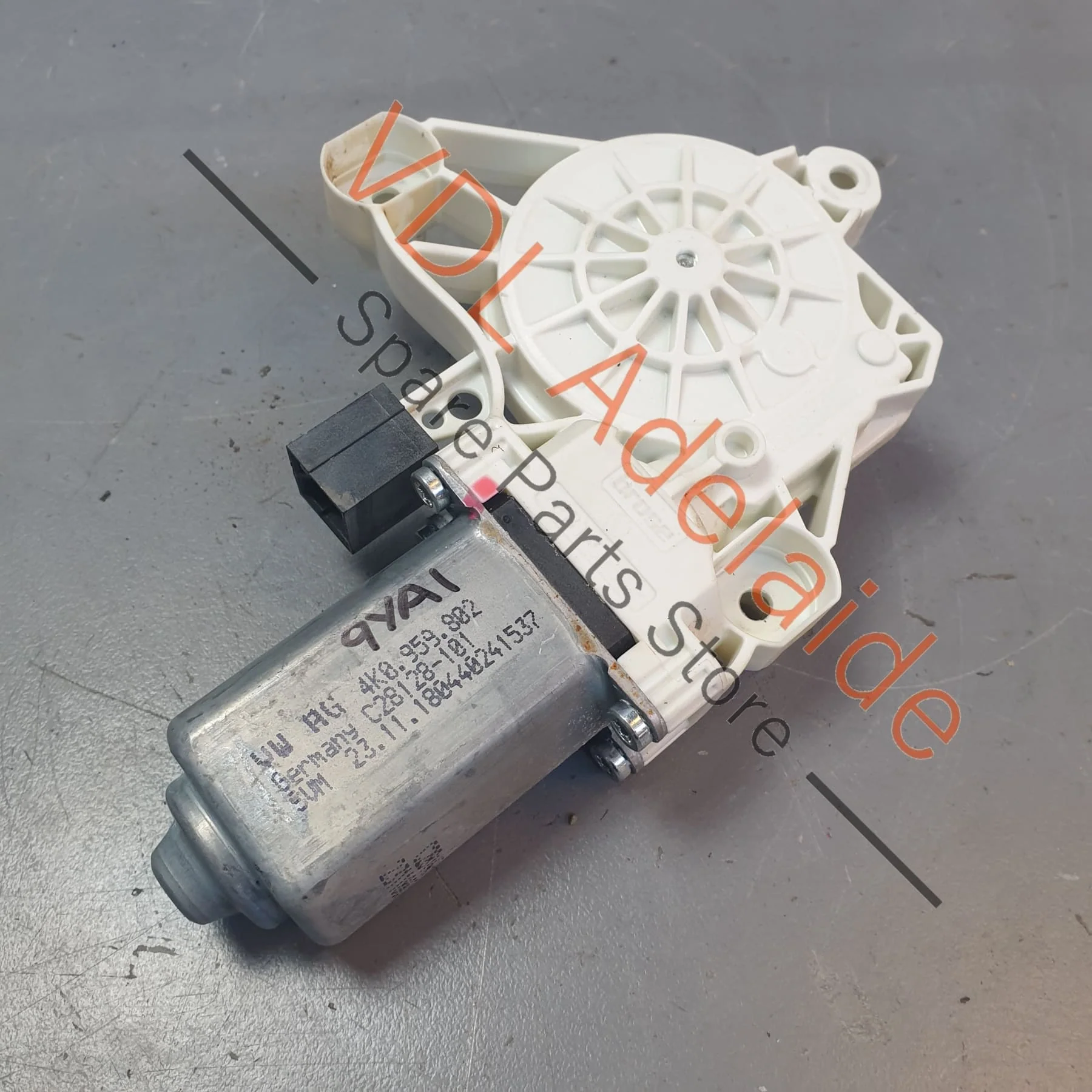 Genuine OEM Audi Porsche VW Right side Window Regulator Motor 4K0959802 95895980200