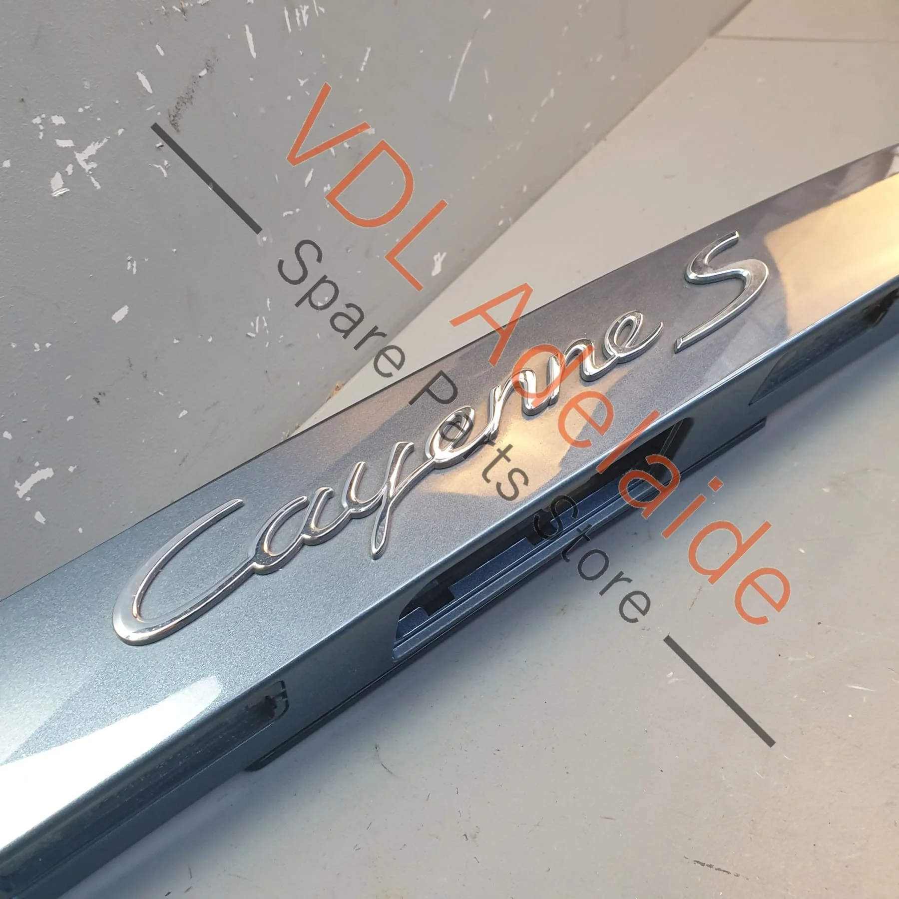 Porsche Cayenne E3 Exterior Trim for Rear Boot Tailgate with Badge & Licence Plate Light Biscay Blue - Image 2