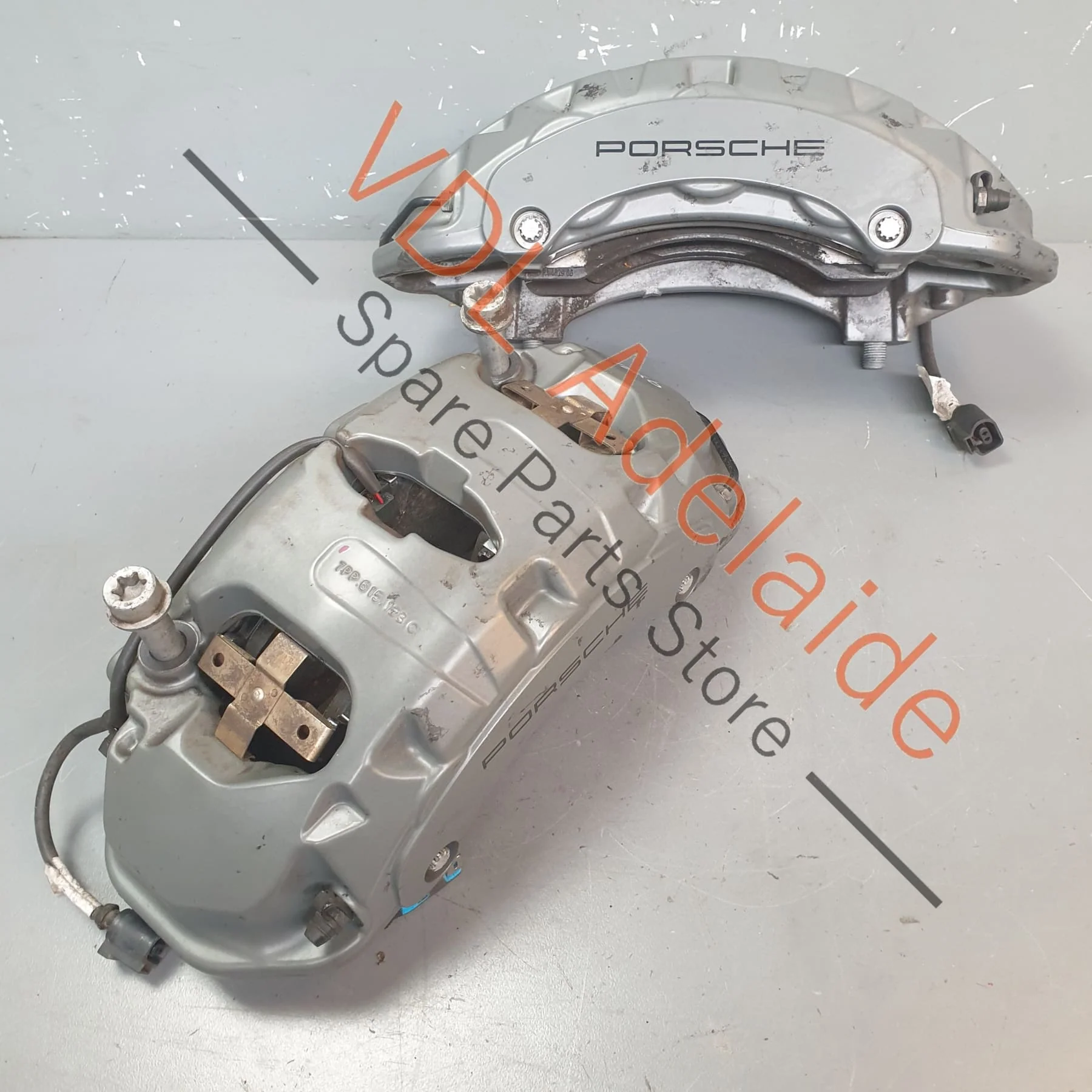 Porsche Cayenne E3 9YA 19in 6 Pot Piston Brembo Front Brake Caliper Set 9Y0615123AF 9Y0615124AF Radial Mount