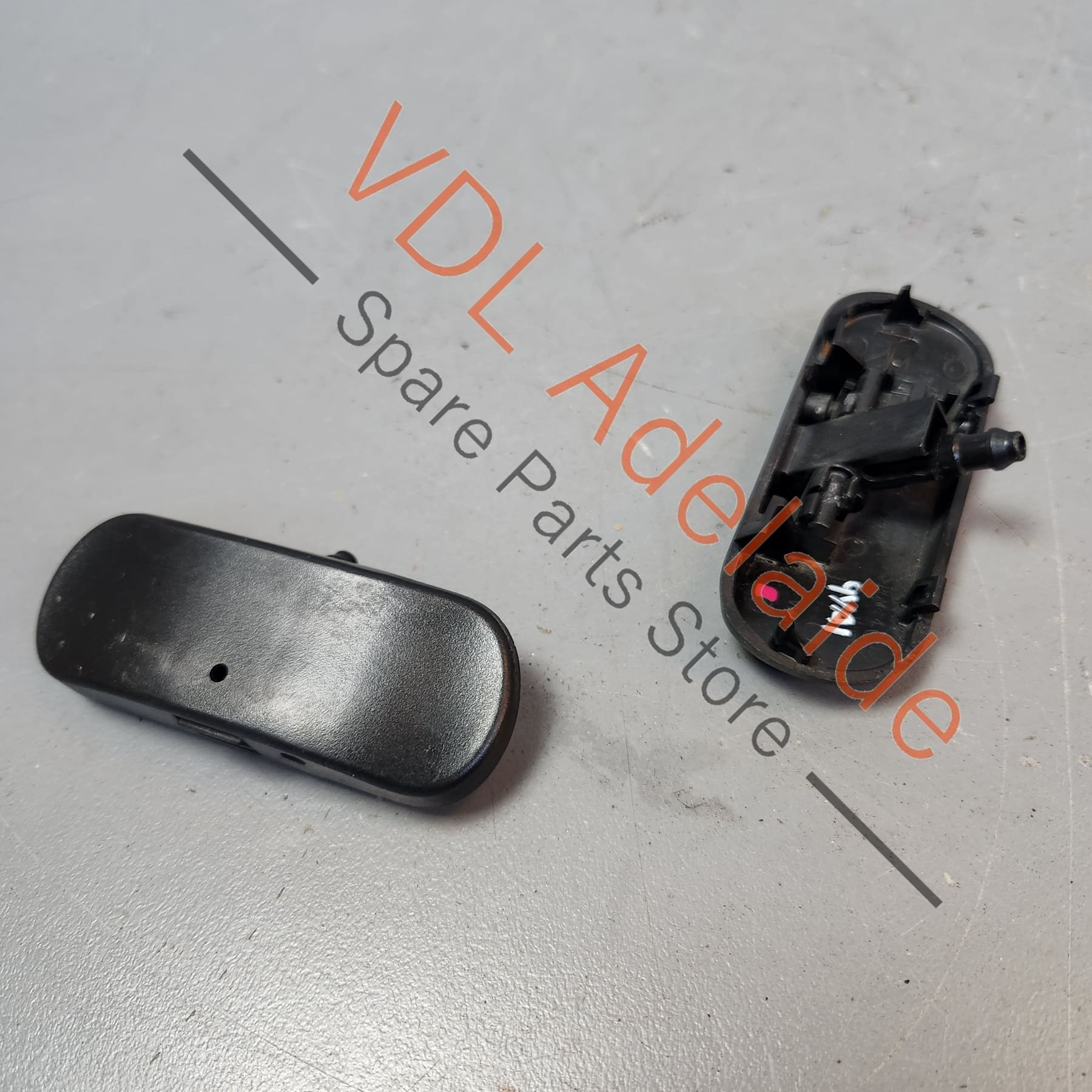 Porsche Cayenne E3 9Y Pair of Windscreen Washer Jet Nozzles 9Y0955985B 9Y0955985C