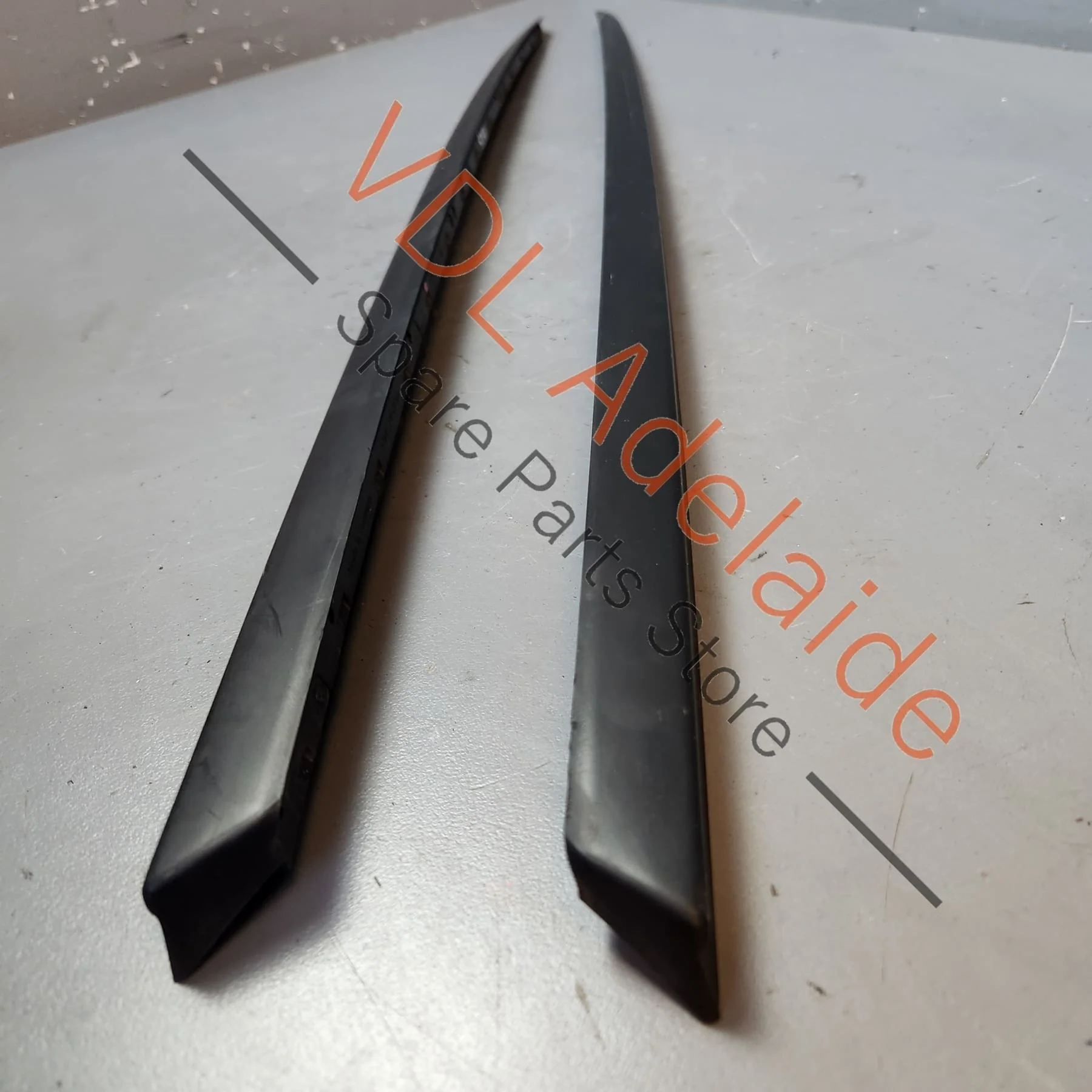 Porsche Cayenne E3 9Y Windscreen Side Deflector Trim Pair 9Y0854327B 9Y0854328B - Image 4