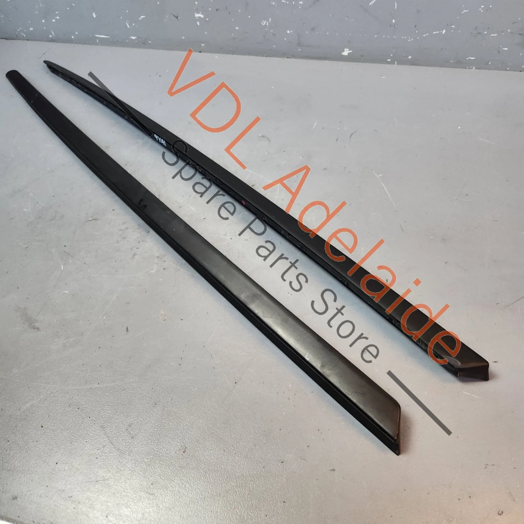 Porsche Cayenne E3 9Y Windscreen Side Deflector Trim Pair 9Y0854327B 9Y0854328B - Image 7
