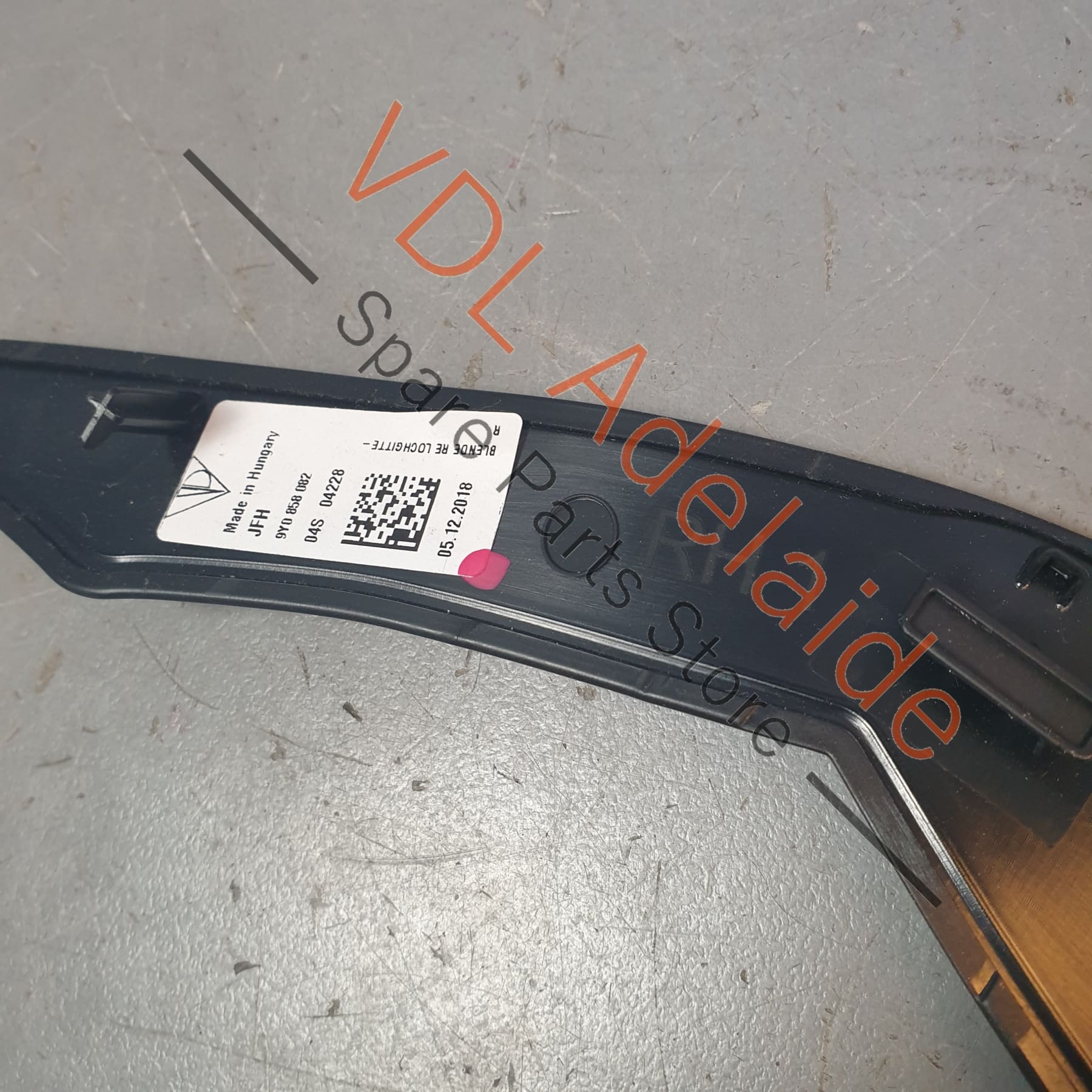 Porsche Cayenne E3 9Y Centre Console Side Grille Trim Right 9Y0858082 - Image 8