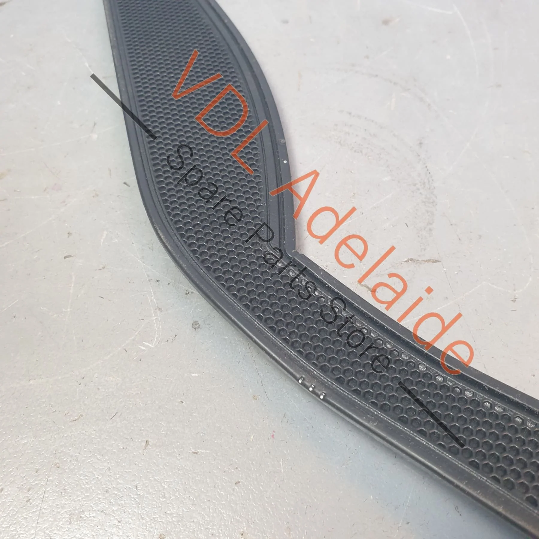 Porsche Cayenne E3 9Y Centre Console Side Grille Trim Left 9Y0858081 - Image 4