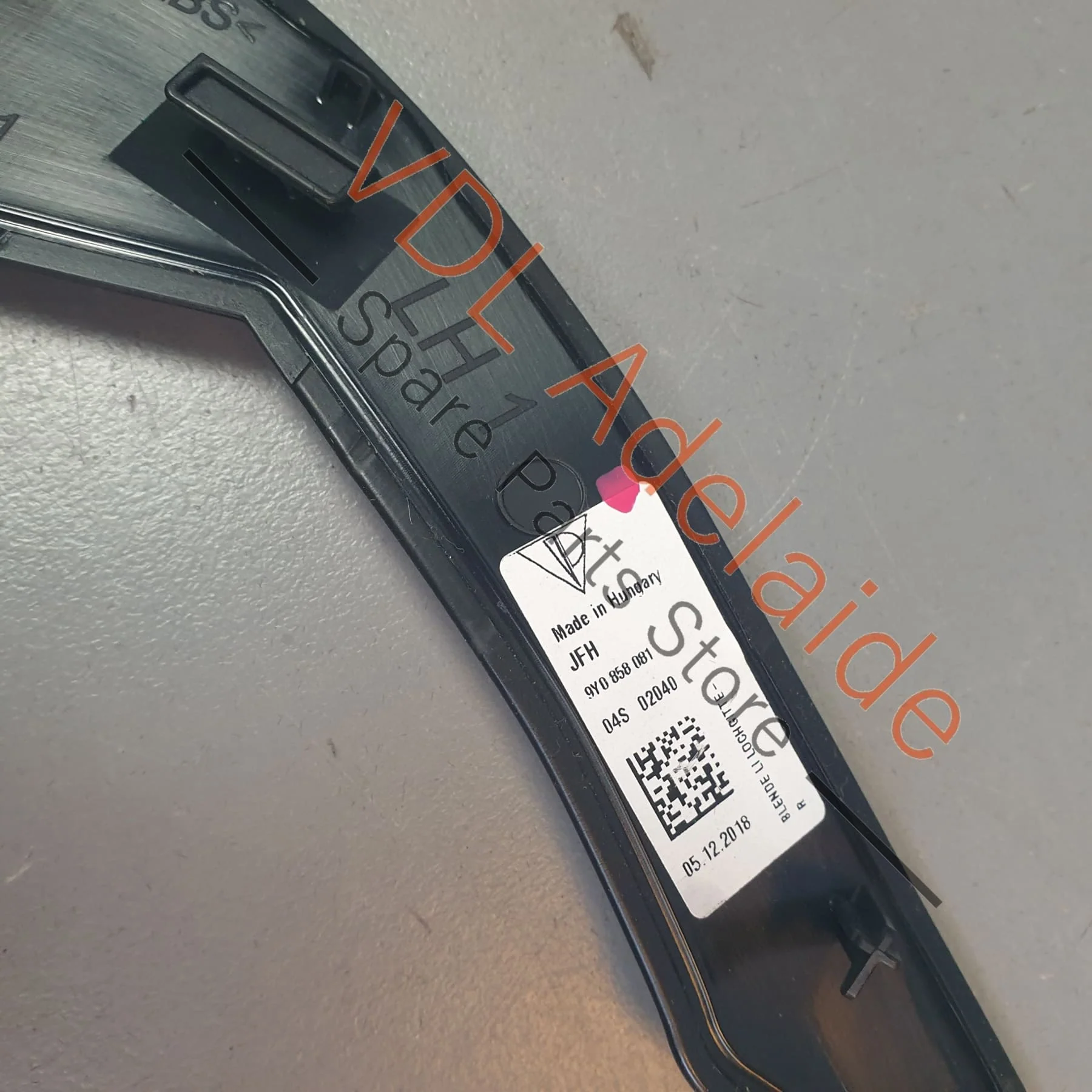 Porsche Cayenne E3 9Y Centre Console Side Grille Trim Left 9Y0858081 - Image 8