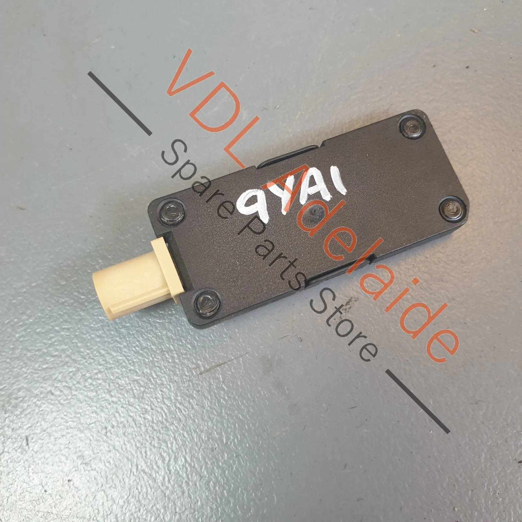 VW Audi Porsche W-LAN Aerial Antenna 4N0035500 - Image 2