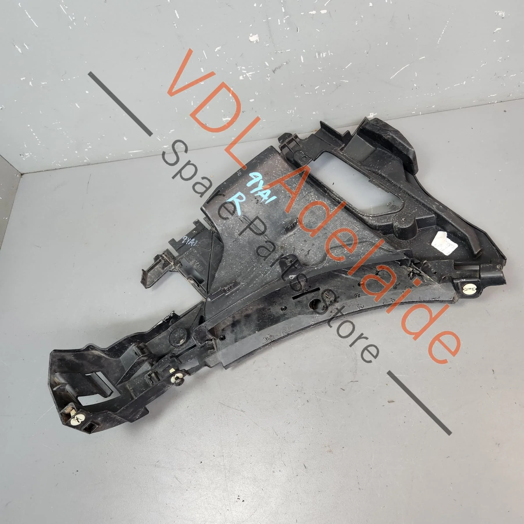 Porsche Cayenne E3 9Y Front Bumper Right Side Mounting Bracket Guide 9Y0807178C