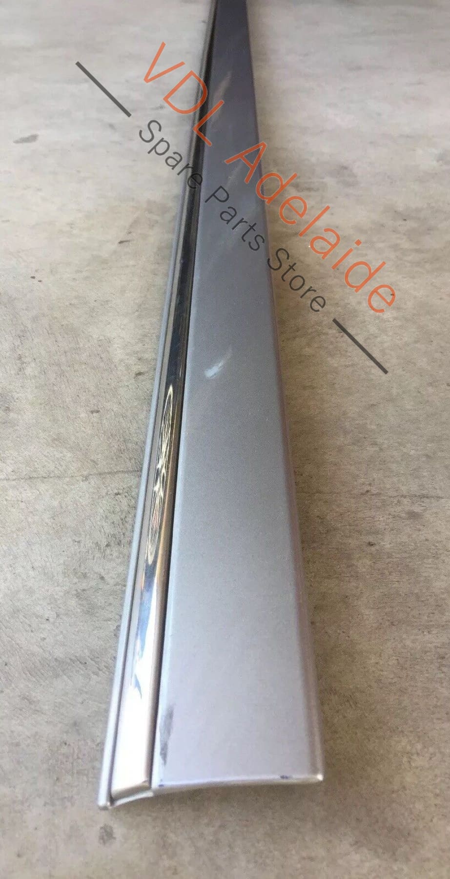 Mercedes W211 E-Class Door Moulding Front Right Cubanite Silver A2116902062 SLE