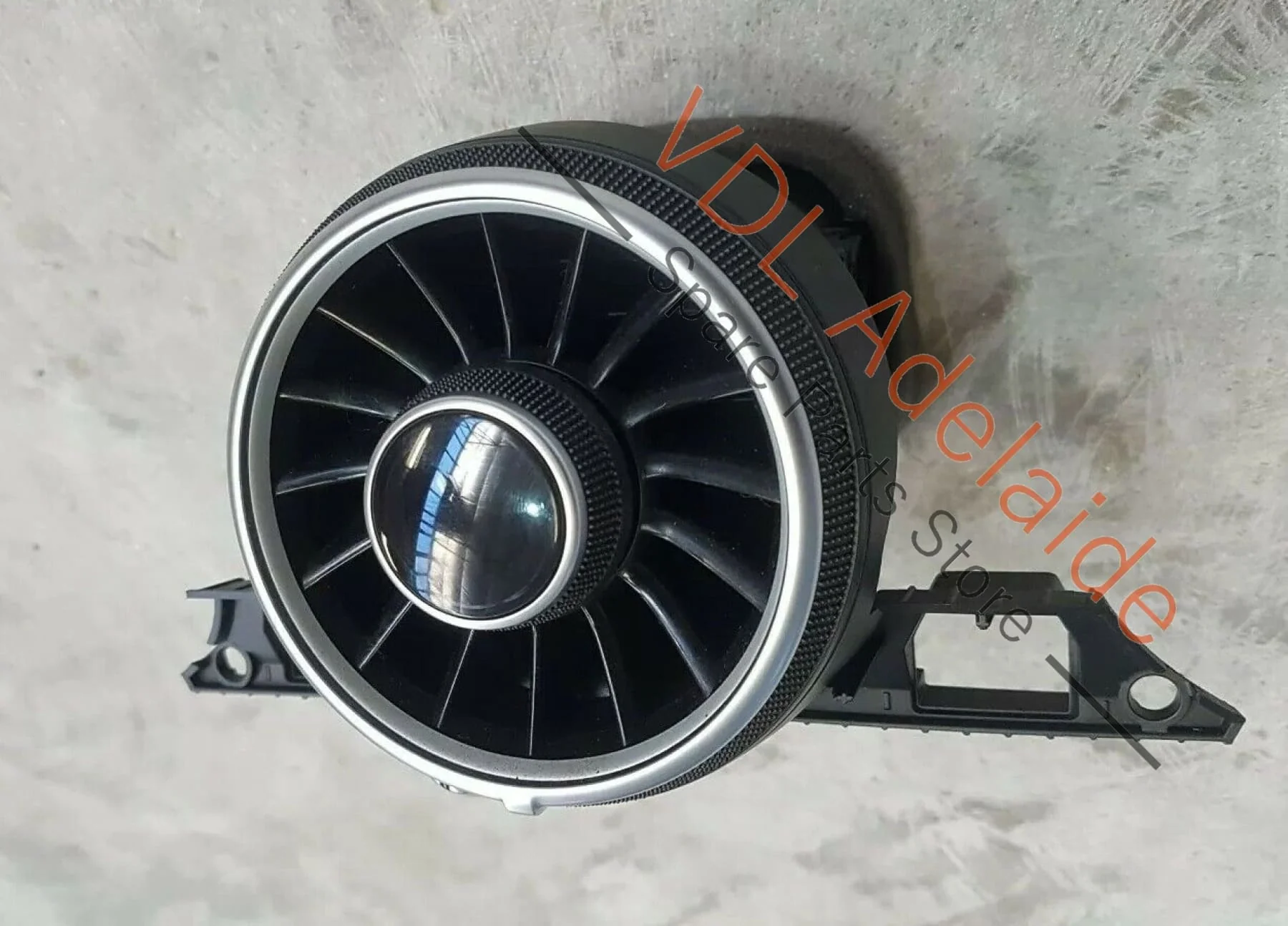 Audi TT TTS Mk3 8S FV3 Centre Middle Dash Air Vent Gloss 8S2820903 for RHD - Image 3