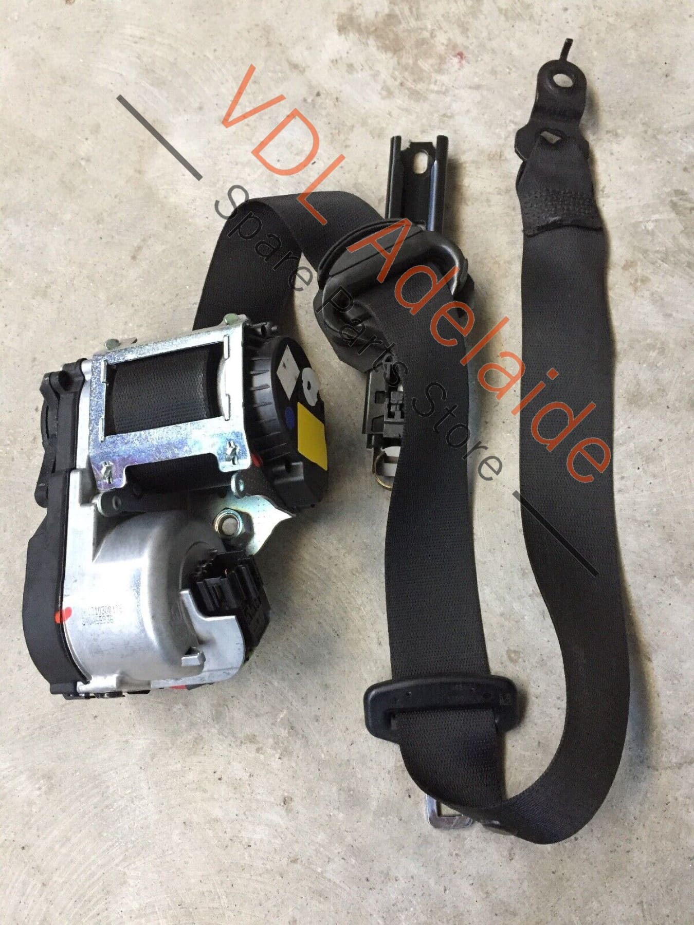 Mercedes Benz W164 ML-Class Front Left Seatbelt Seat Belt A2518608985