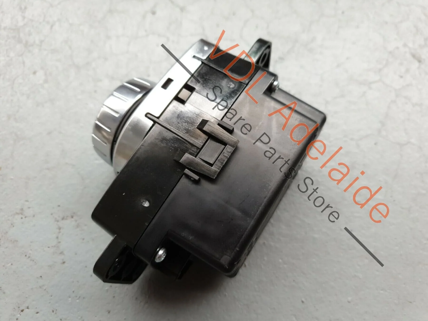 Mercedes C117 CLA45 iDRIVE Combination Radio Navigation Switch A2469005615 WHA1 - Image 4