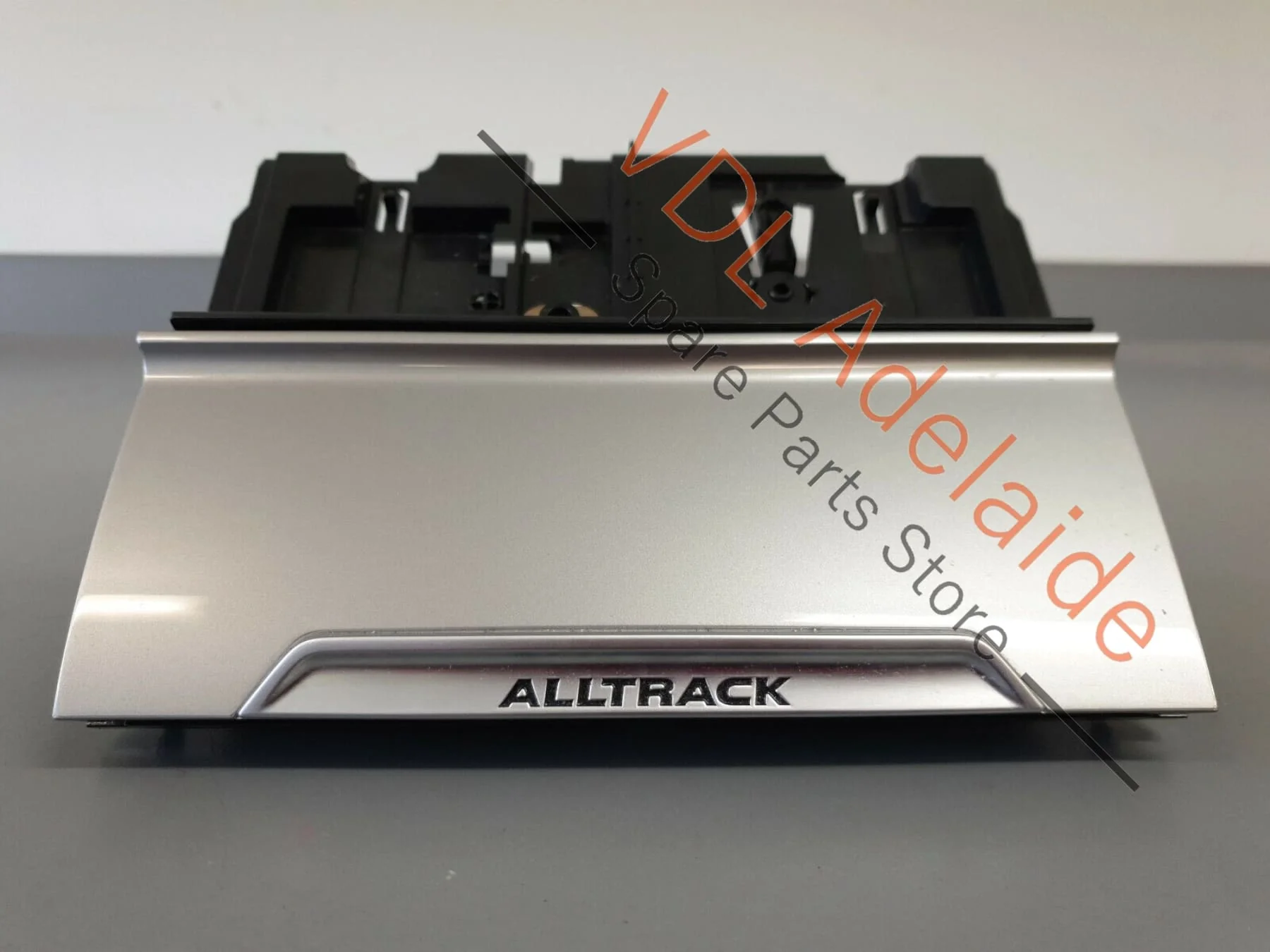 VW Passat Alltrack B8 3G Front Centre Console Storage 12V Outlet 3G2863284 PAT2