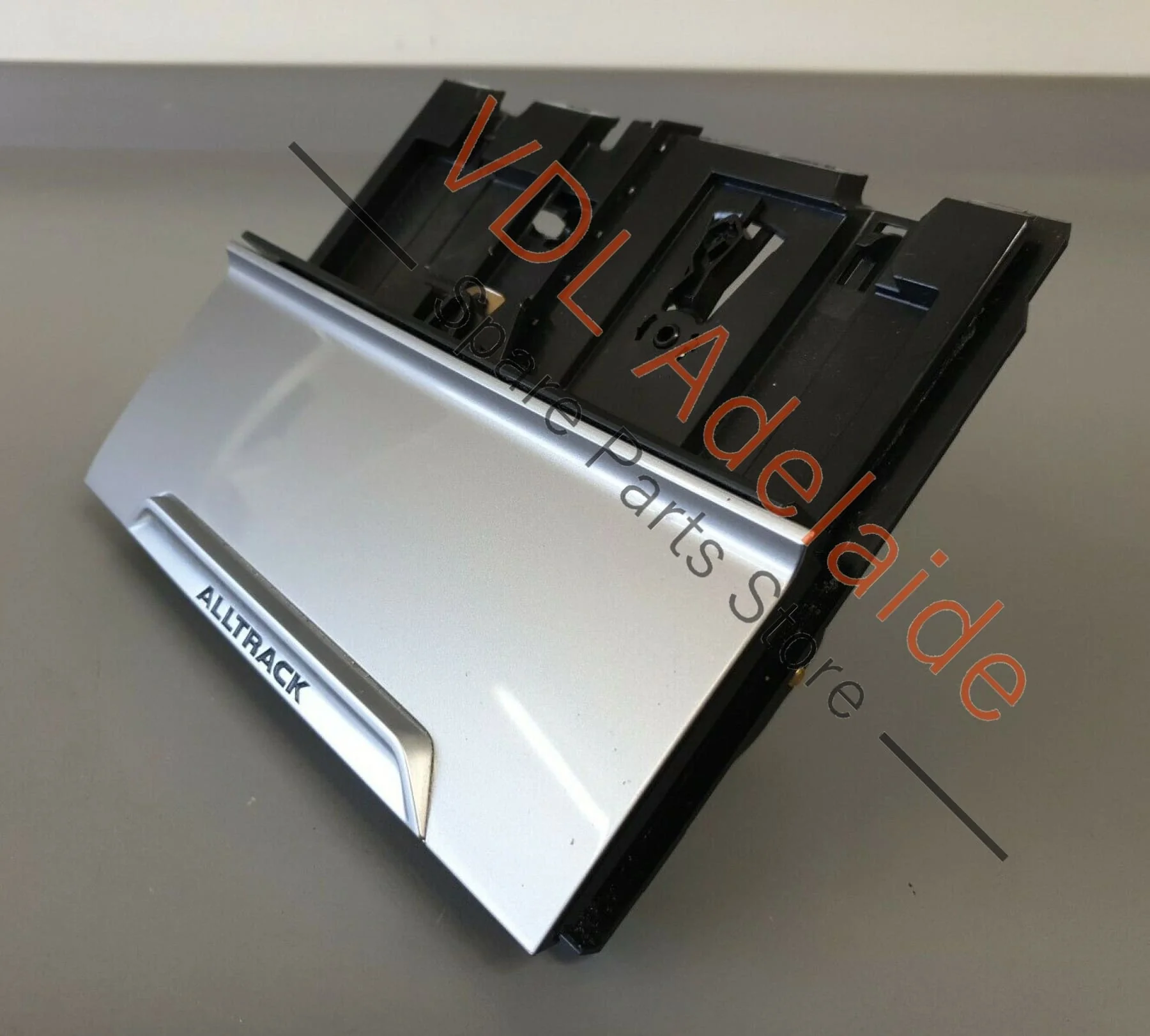 VW Passat Alltrack B8 3G Front Centre Console Storage 12V Outlet 3G2863284 PAT2 - Image 3