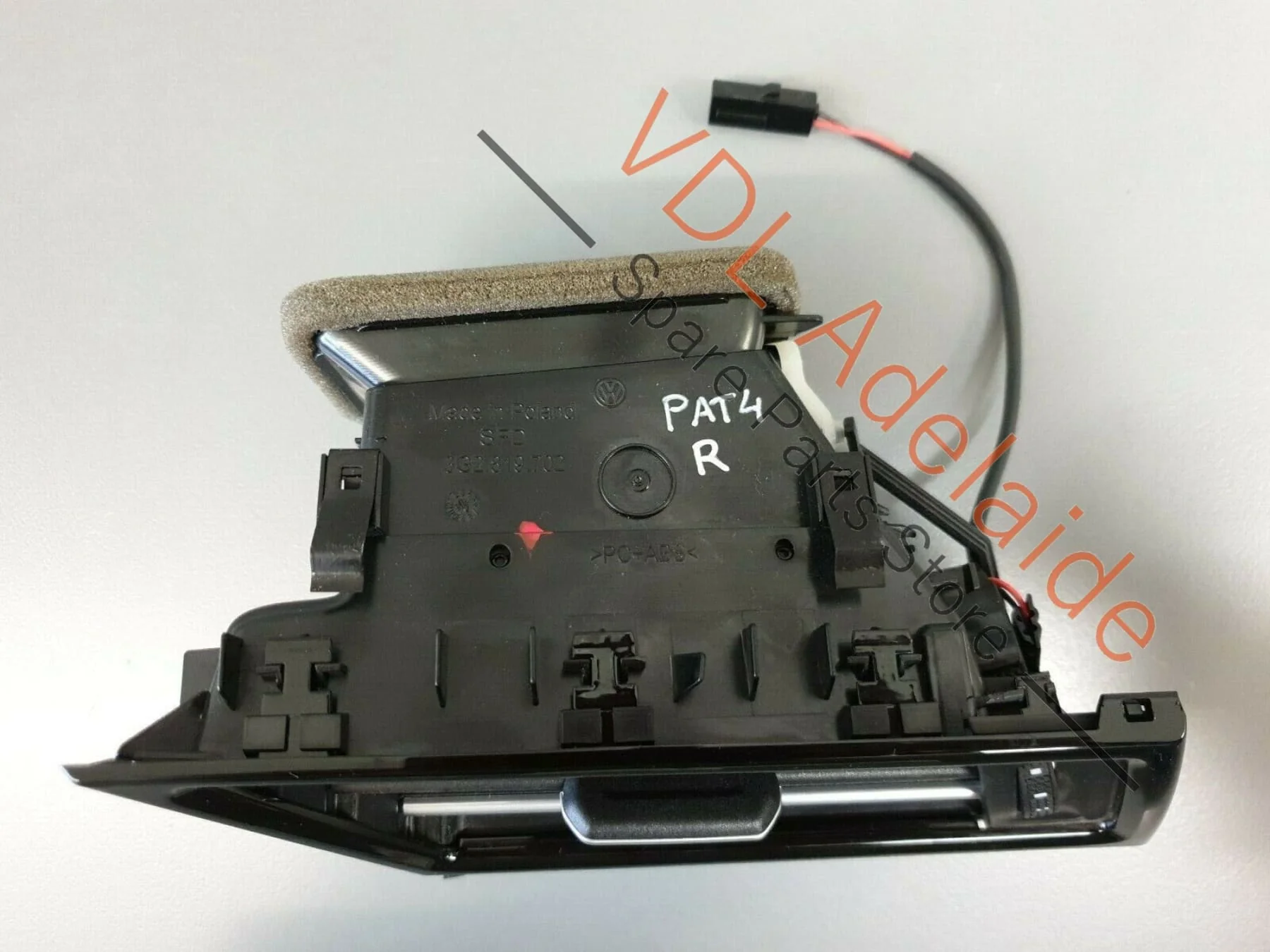 VW Passat R-Line Wagon B8 3G Right Side Dash Air Vent 3G2819702E PAT4 - Image 3