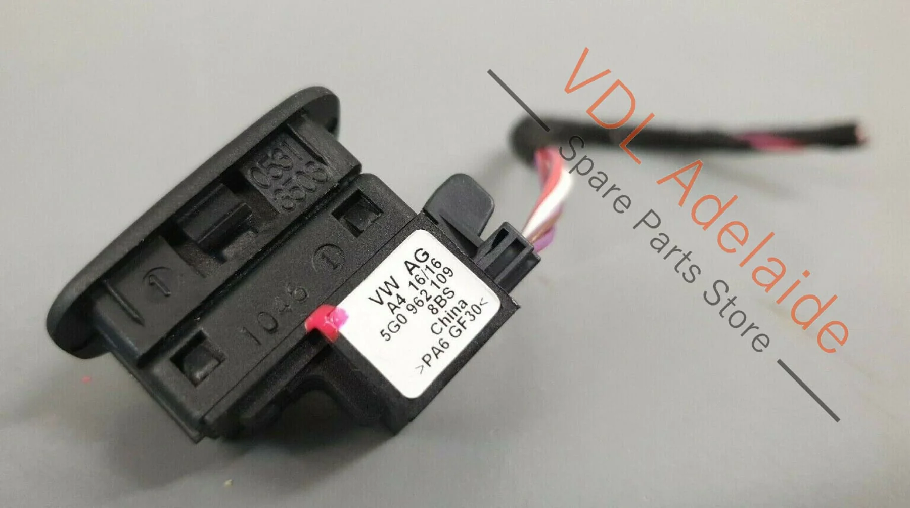 VW Passat B8 3G Anti Theft Alarm Deactivation Switch Button 5G0962109 - Image 3