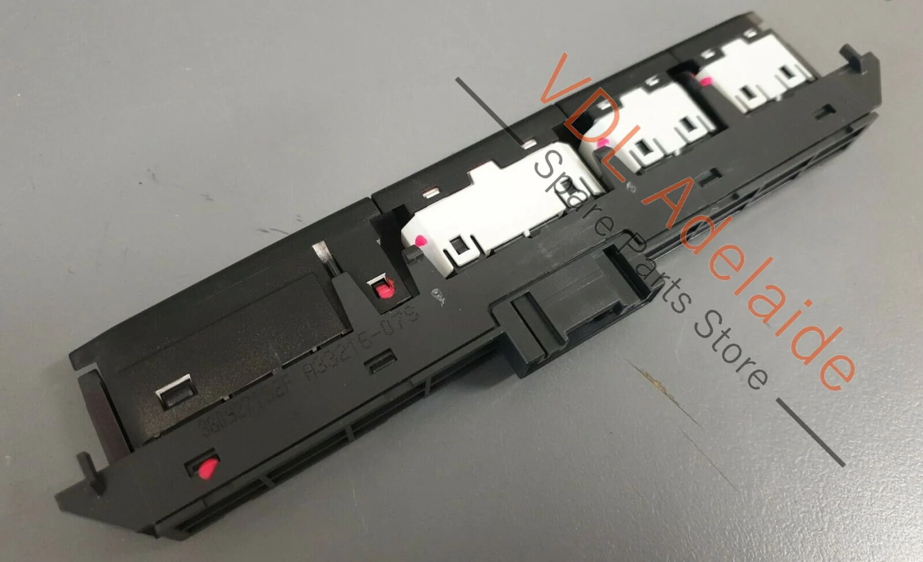 VW Passat Estate B8 3G Dash PDC Park Assist Hazard Light Switch 3G0927132F - Image 3