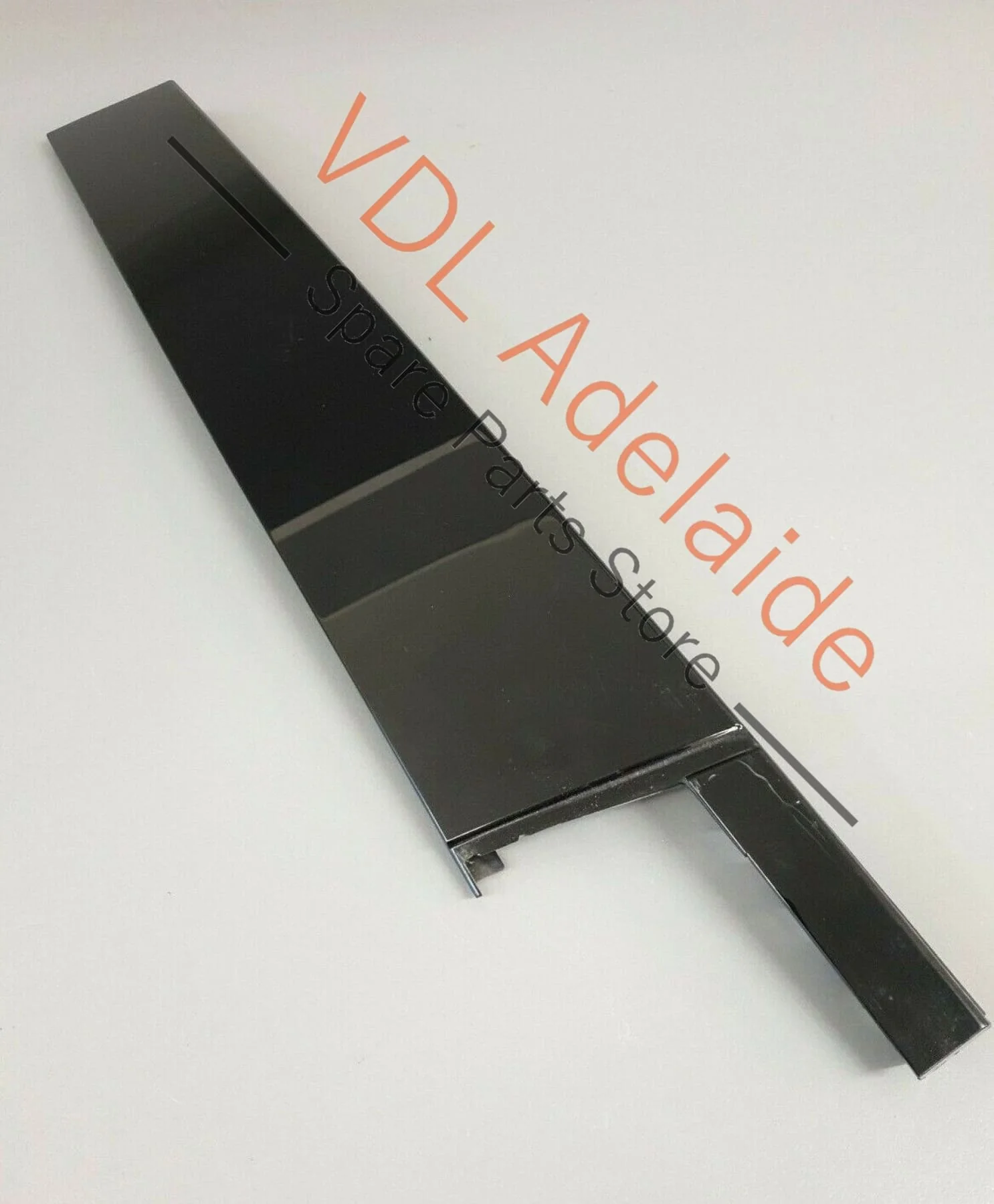 VW Tiguan Mk2 Allspace Front Right Exterior Door B-Pillar Trim 5NA837902C JES3