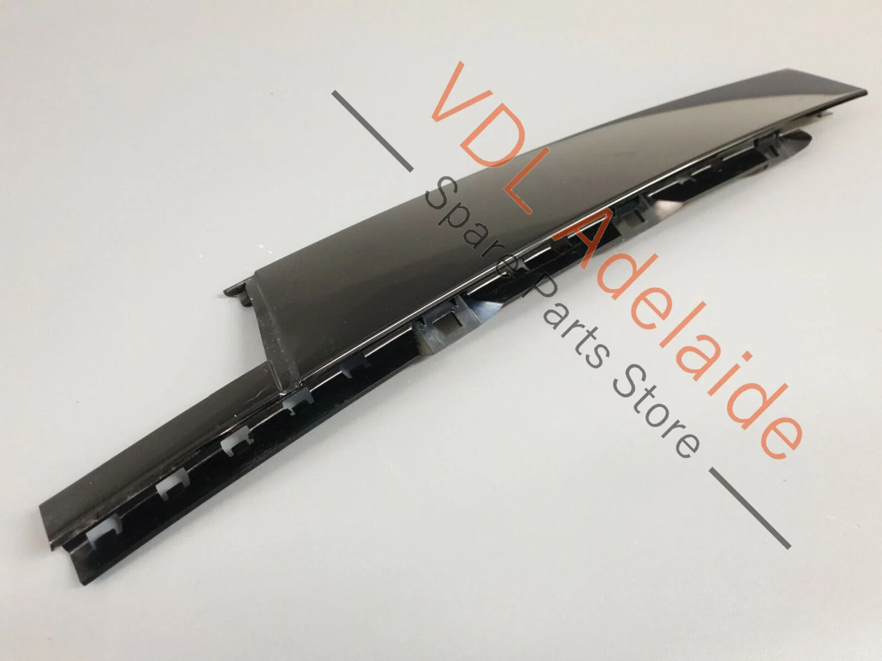 VW Tiguan Mk2 Allspace Front Right Exterior Door B-Pillar Trim 5NA837902C JES3 - Image 3