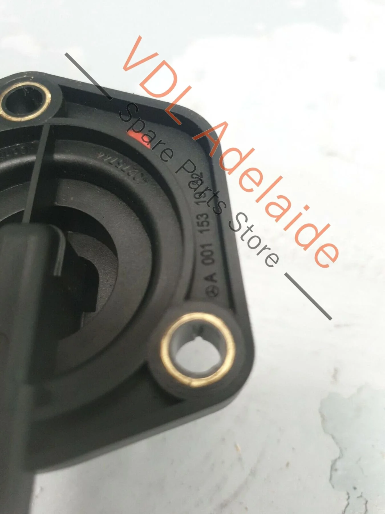 Mercedes A176 A45 C117 CLA45 AMG M133 Engine Oil Level Sensor A0011531932 WHA1 - Image 2