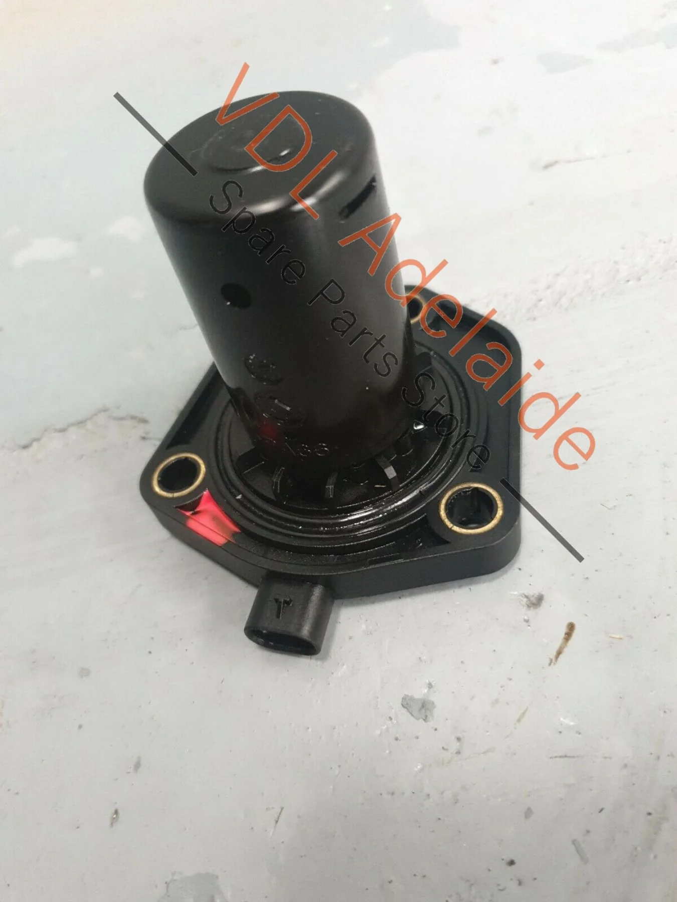 Mercedes A176 A45 C117 CLA45 AMG M133 Engine Oil Level Sensor A0011531932 WHA1 - Image 3
