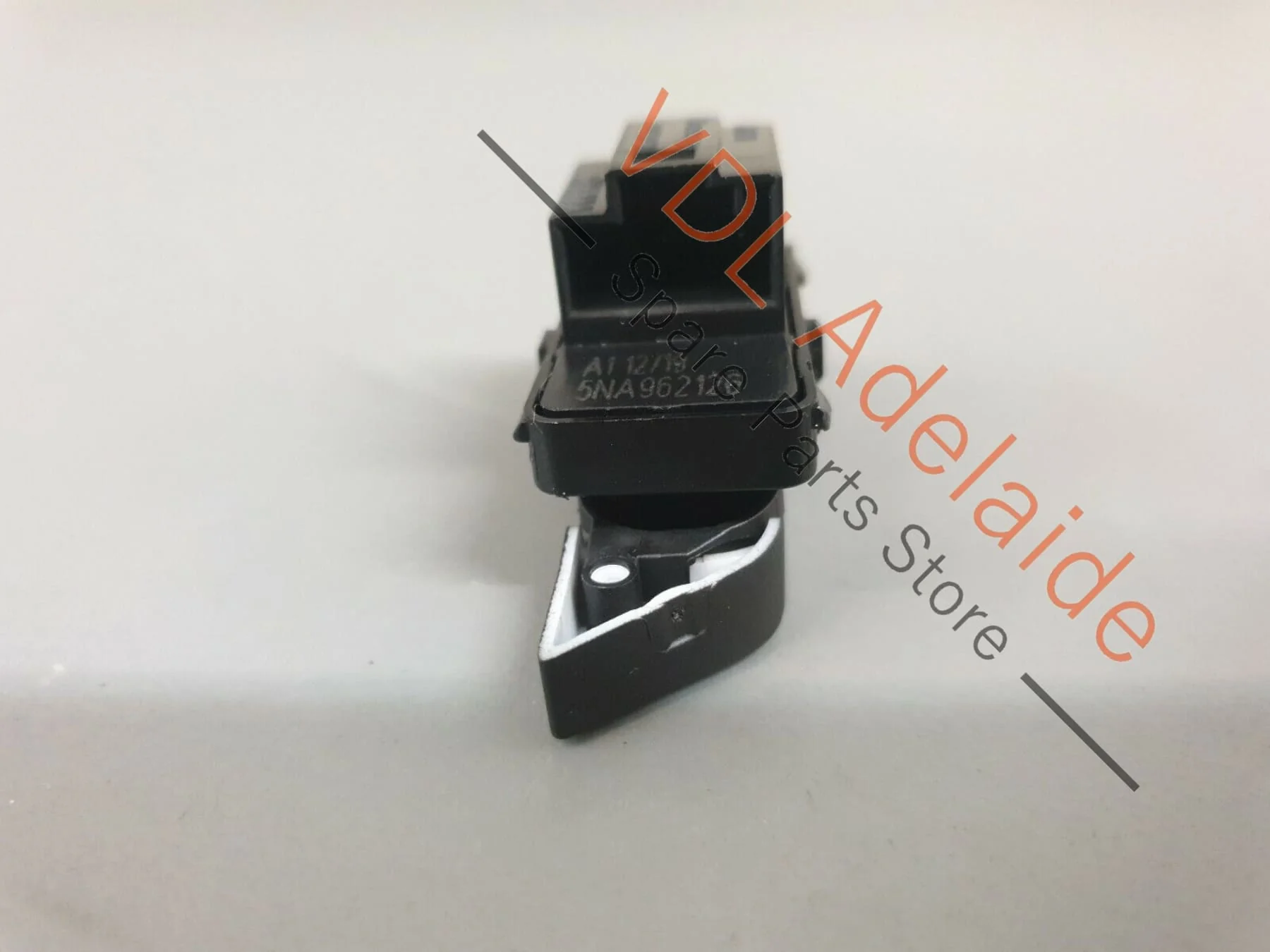 VW Tiguan R Mk2 5NA Drivers Door Lock Unlock Button Switch 5NA962126 - Image 4